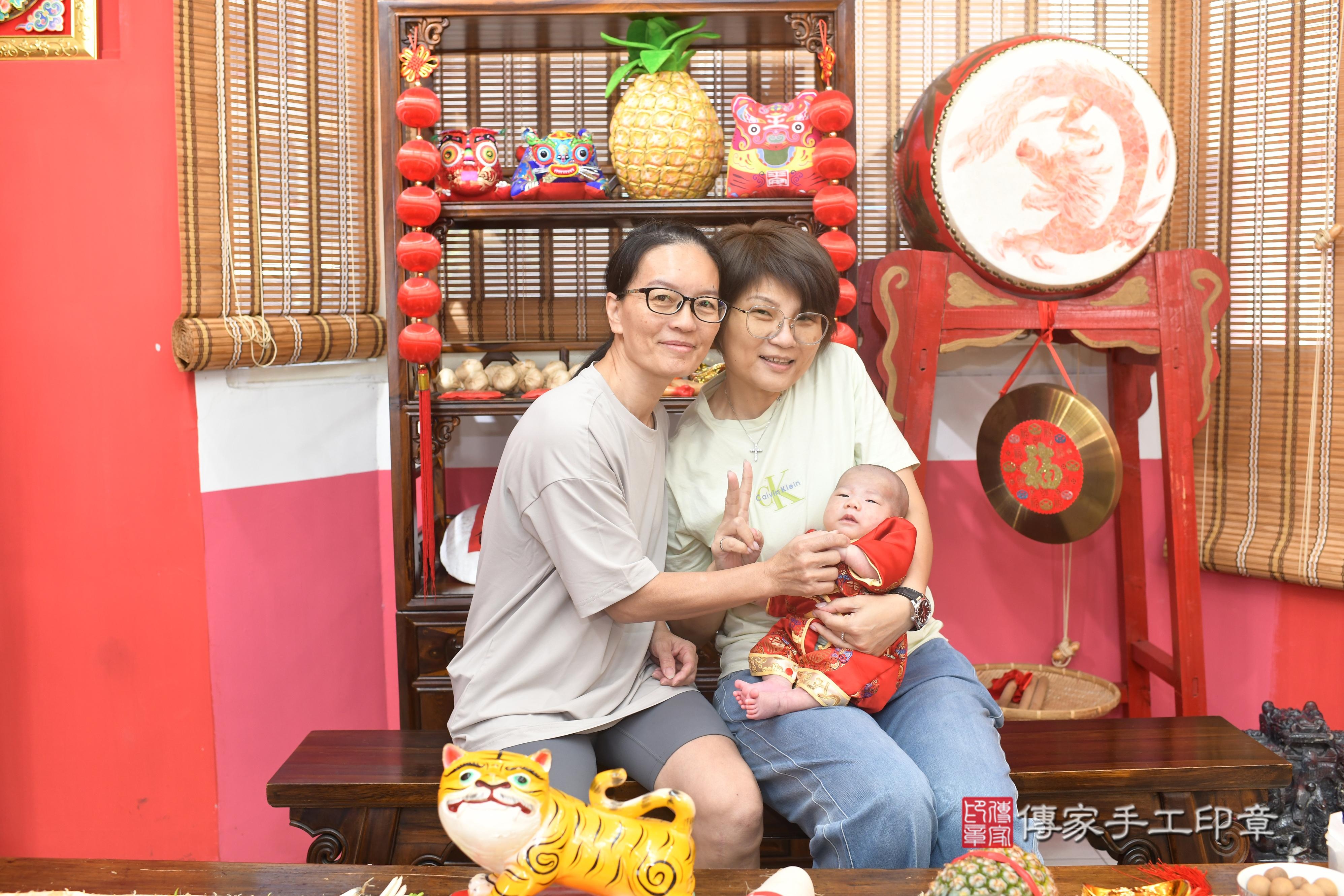 傳家手工印章高雄店、抓周、度脺、中國風會場、傳家嬰兒古禮、吉祥話、抓周道具物品24種、拍照。抓周證書。寶寶抓周、滿周歲、生日快樂、祝福