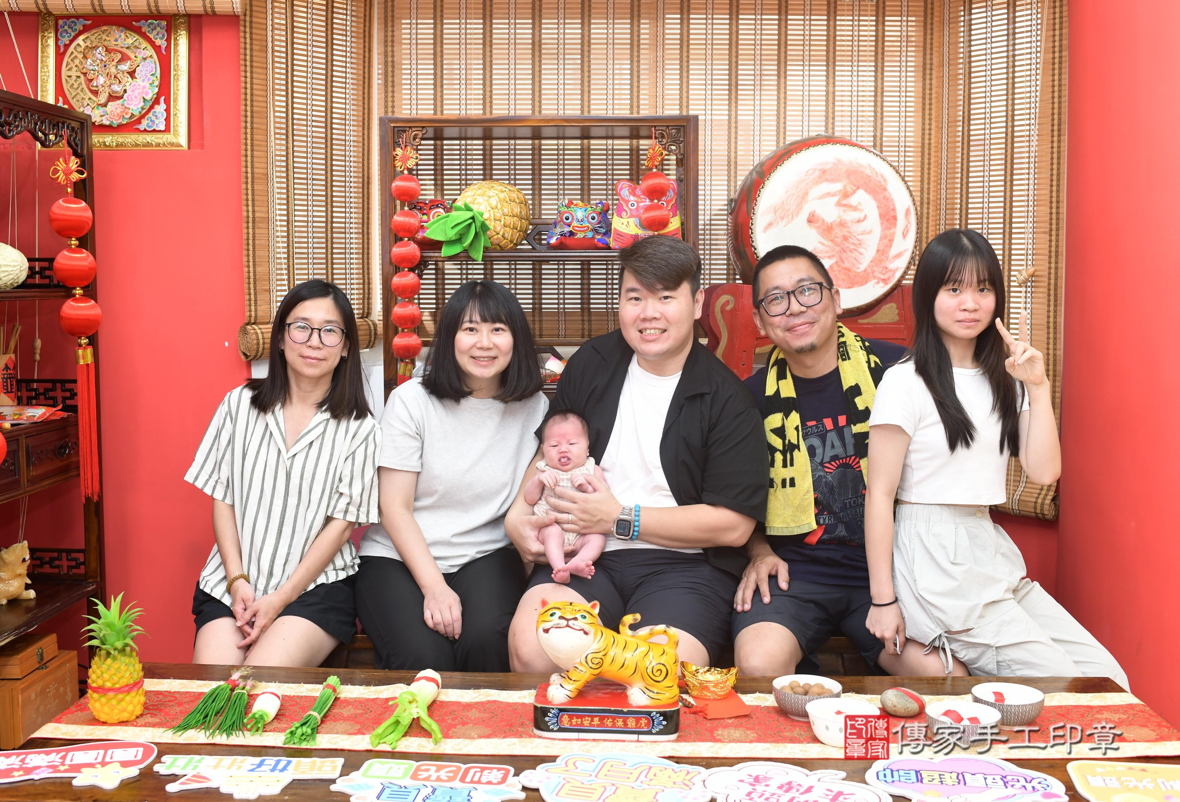 傳家手工印章高雄店、抓周、度脺、中國風會場、傳家嬰兒古禮、吉祥話、抓周道具物品24種、拍照。抓周證書。寶寶抓周、滿周歲、生日快樂、祝福
