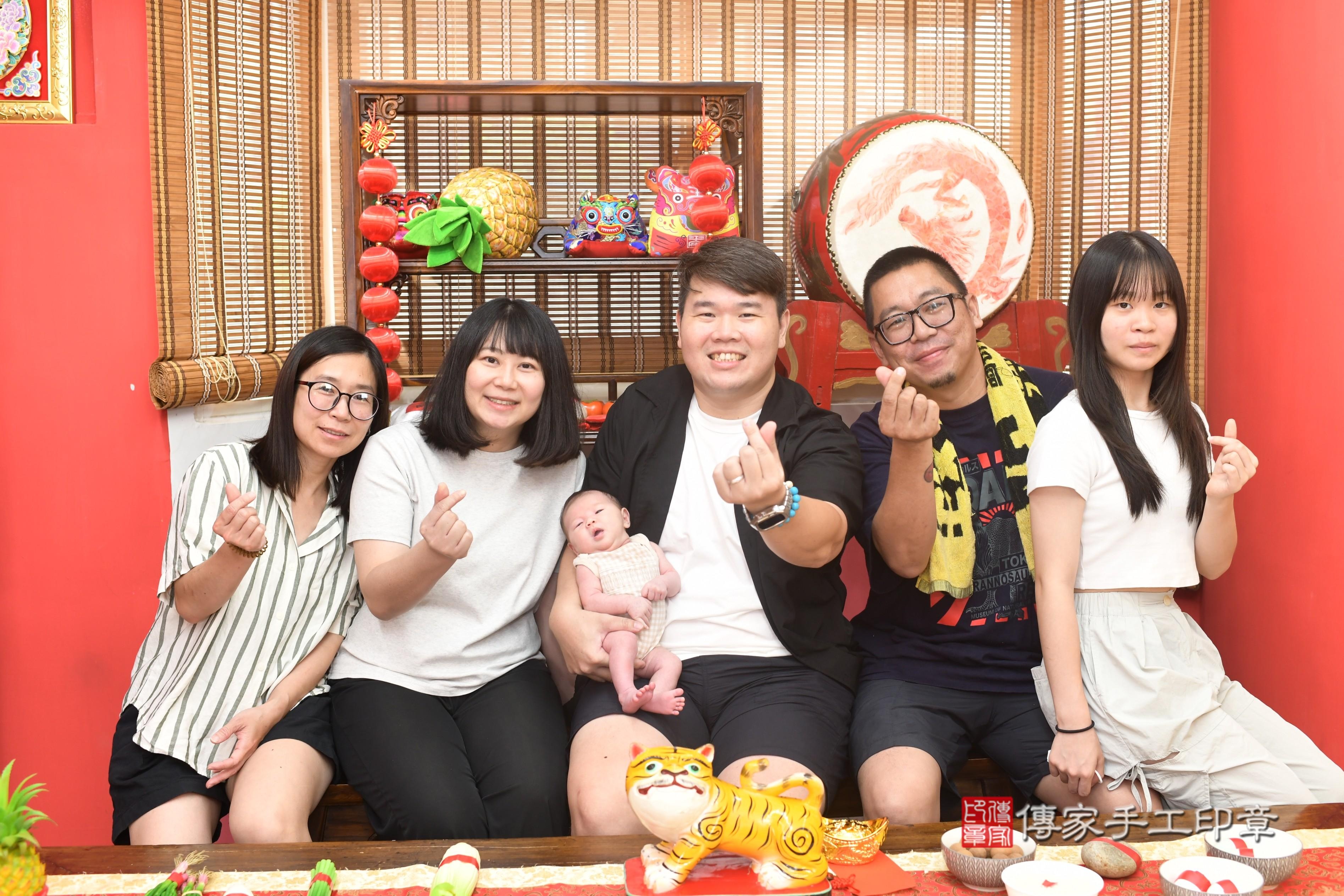 傳家手工印章高雄店、抓周、度脺、中國風會場、傳家嬰兒古禮、吉祥話、抓周道具物品24種、拍照。抓周證書。寶寶抓周、滿周歲、生日快樂、祝福