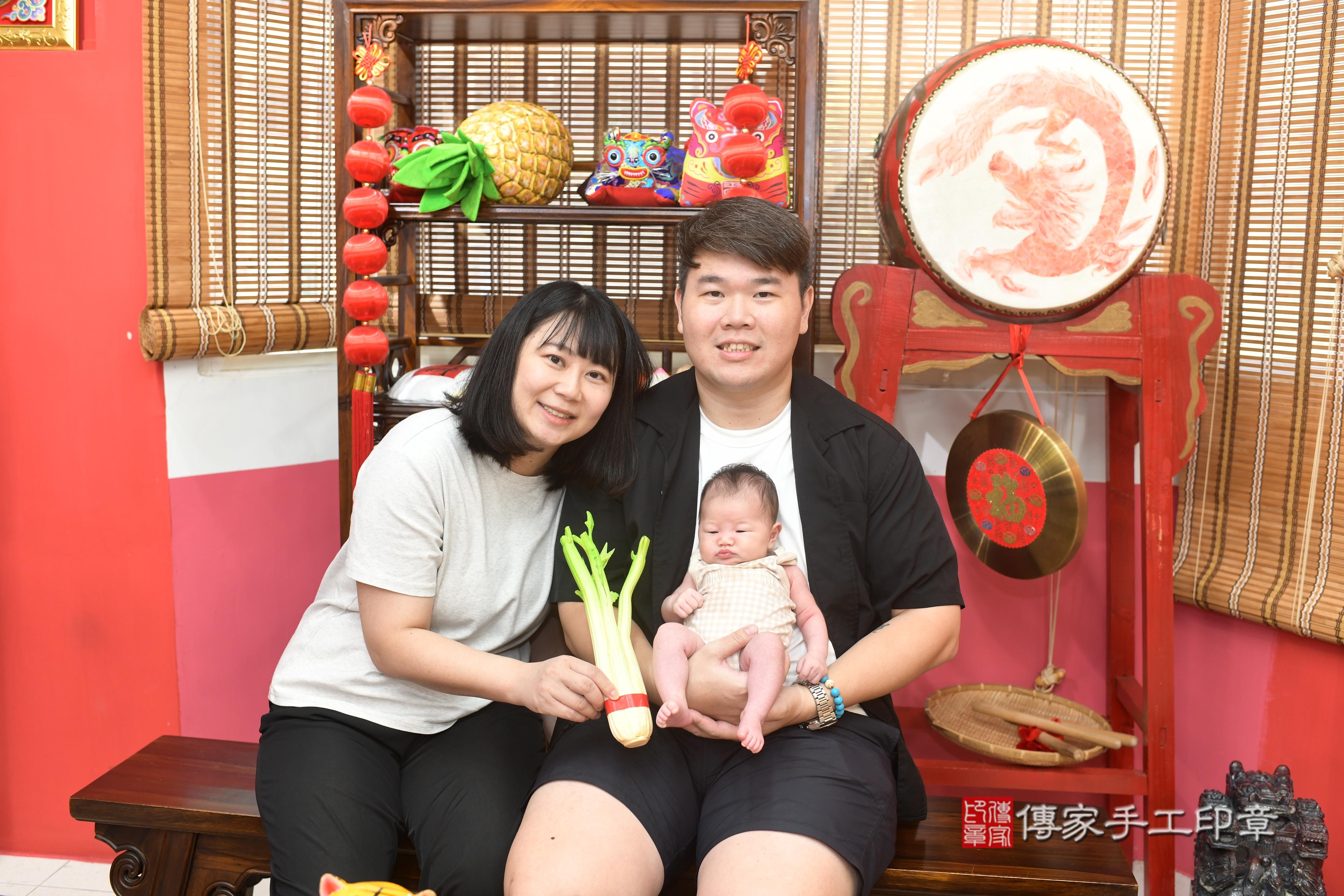 傳家手工印章高雄店、抓周、度脺、中國風會場、傳家嬰兒古禮、吉祥話、抓周道具物品24種、拍照。抓周證書。寶寶抓周、滿周歲、生日快樂、祝福