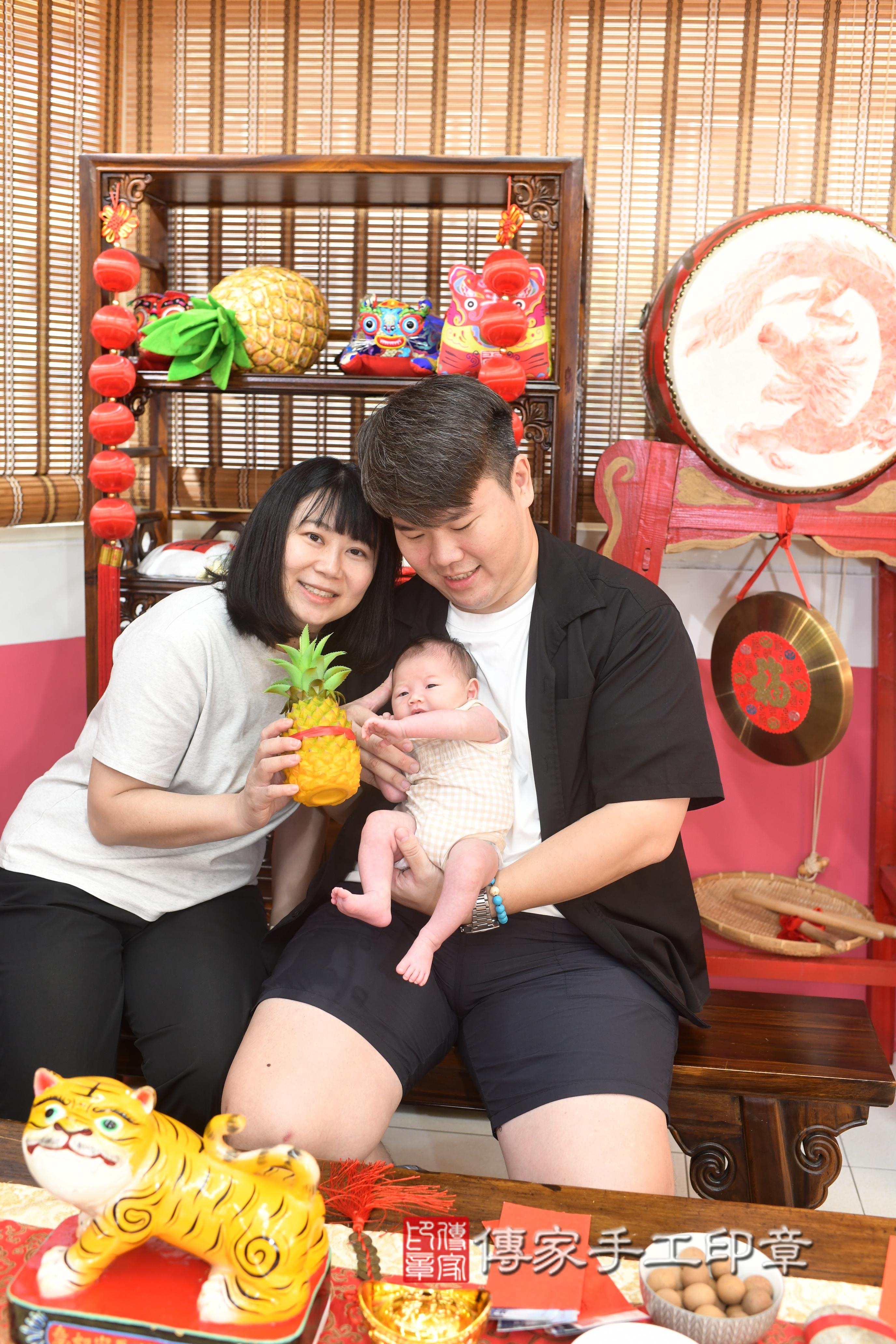 傳家手工印章高雄店、抓周、度脺、中國風會場、傳家嬰兒古禮、吉祥話、抓周道具物品24種、拍照。抓周證書。寶寶抓周、滿周歲、生日快樂、祝福