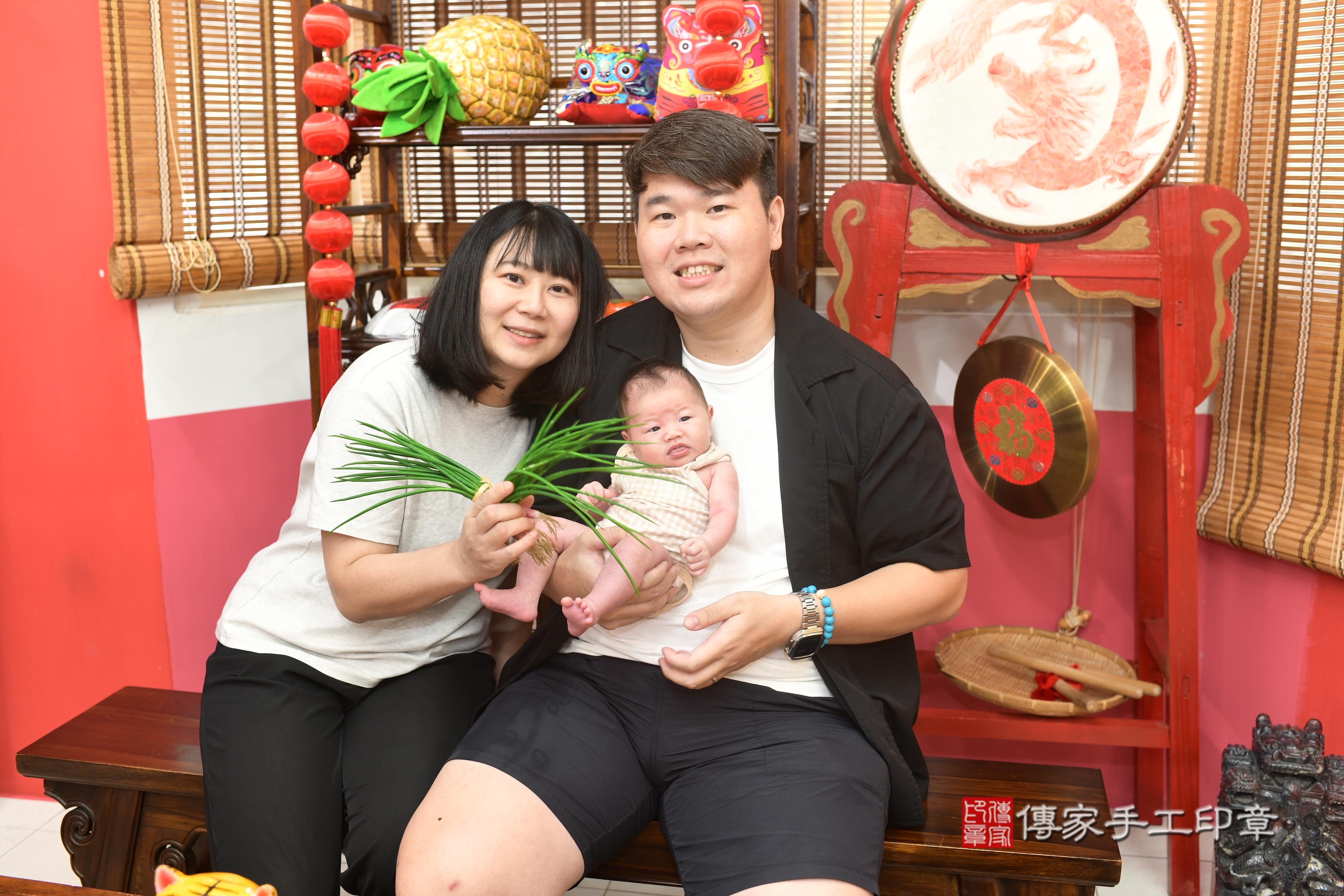 傳家手工印章高雄店、抓周、度脺、中國風會場、傳家嬰兒古禮、吉祥話、抓周道具物品24種、拍照。抓周證書。寶寶抓周、滿周歲、生日快樂、祝福