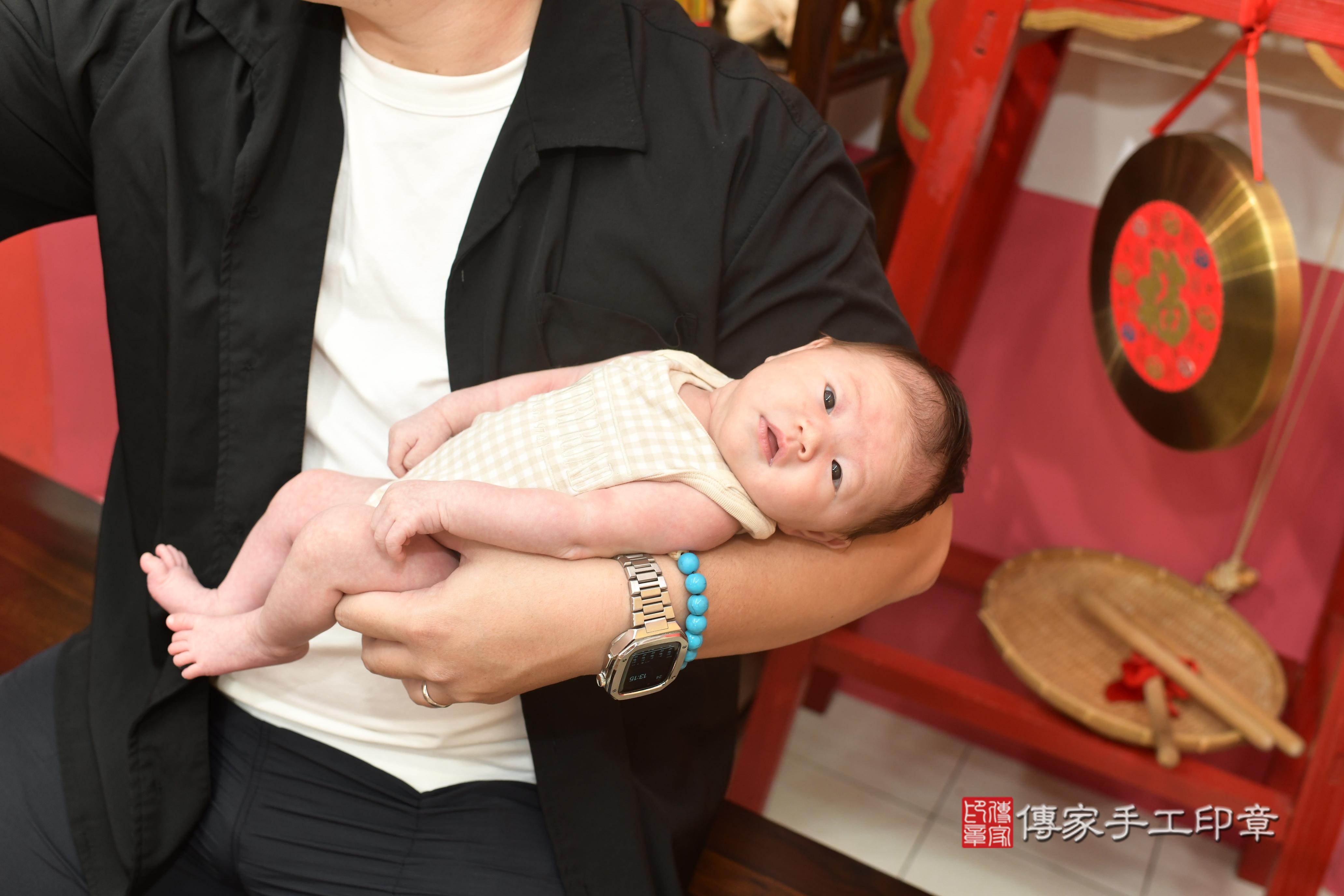 傳家手工印章高雄店、抓周、度脺、中國風會場、傳家嬰兒古禮、吉祥話、抓周道具物品24種、拍照。抓周證書。寶寶抓周、滿周歲、生日快樂、祝福