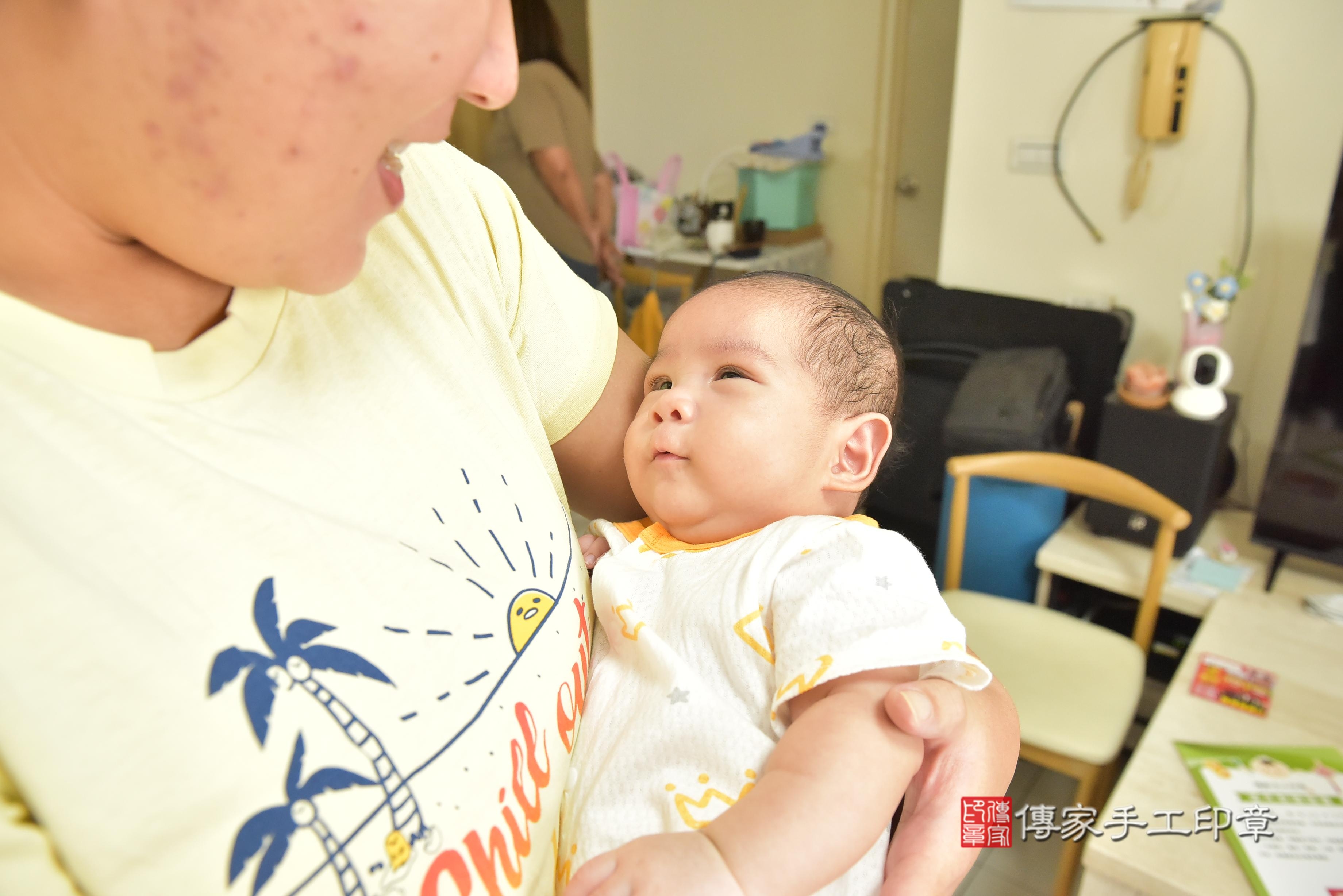 傳家手工印章高雄店、抓周、度脺、中國風會場、傳家嬰兒古禮、吉祥話、抓周道具物品24種、拍照。抓周證書。寶寶抓周、滿周歲、生日快樂、祝福