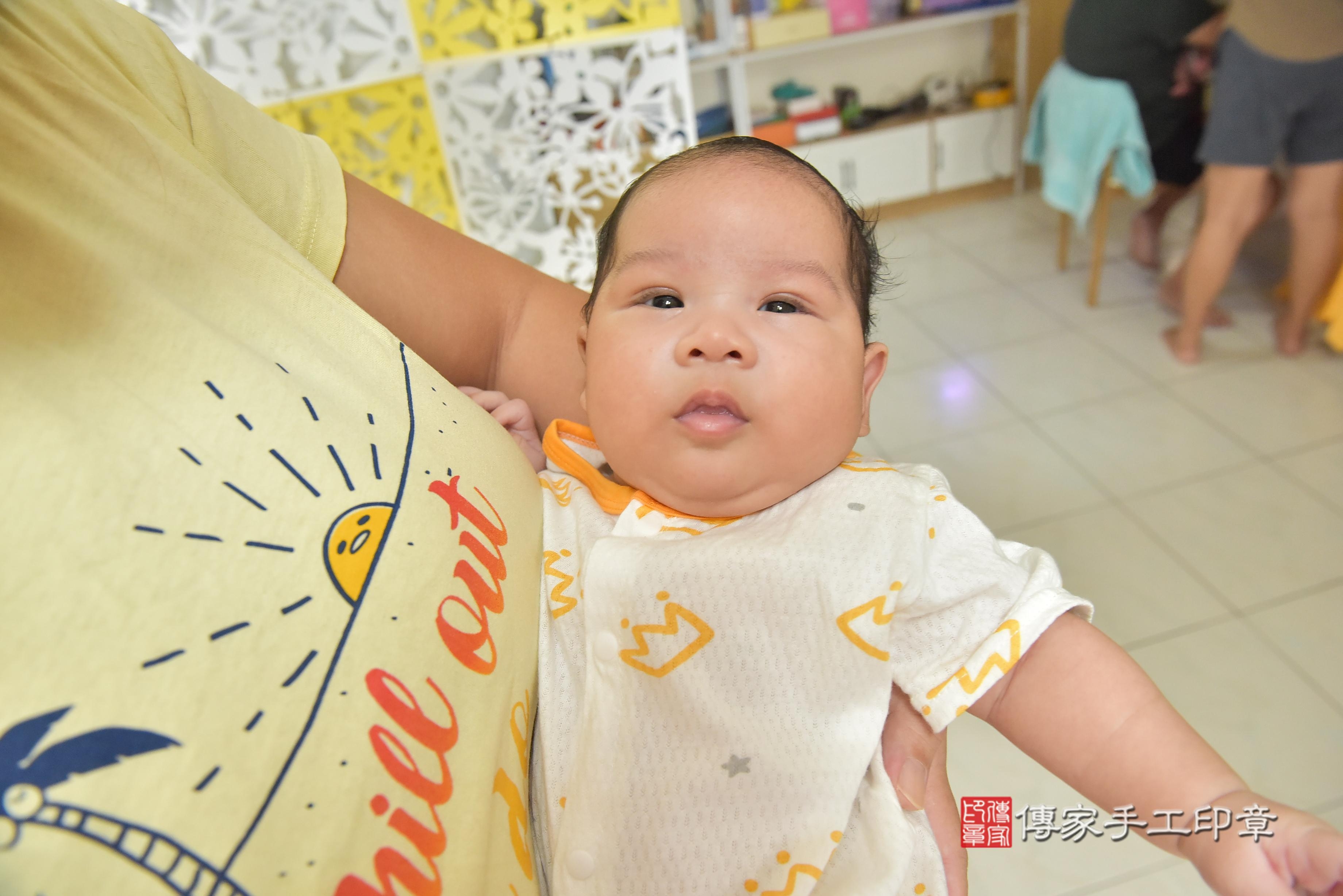 傳家手工印章高雄店、抓周、度脺、中國風會場、傳家嬰兒古禮、吉祥話、抓周道具物品24種、拍照。抓周證書。寶寶抓周、滿周歲、生日快樂、祝福