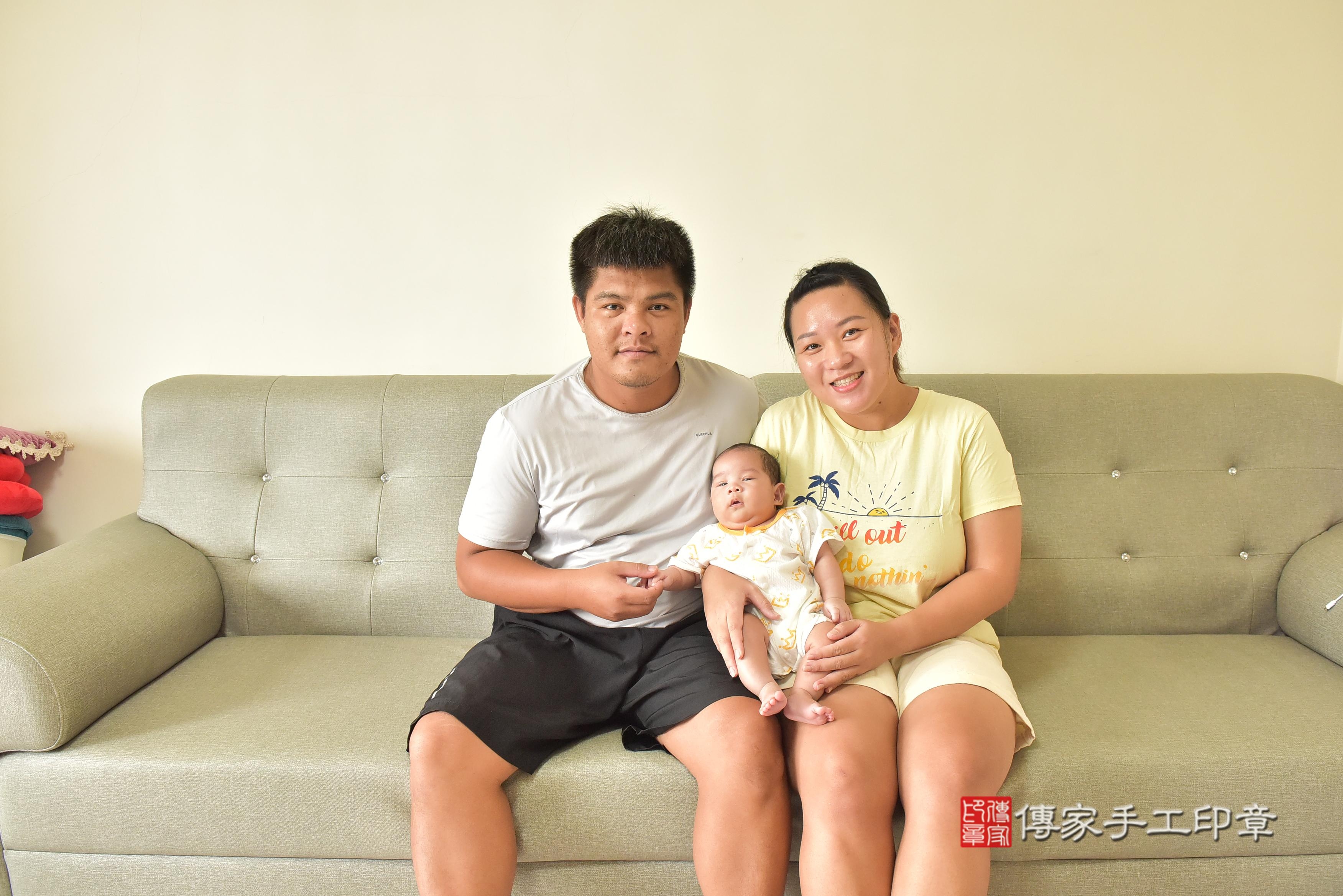 傳家手工印章高雄店、抓周、度脺、中國風會場、傳家嬰兒古禮、吉祥話、抓周道具物品24種、拍照。抓周證書。寶寶抓周、滿周歲、生日快樂、祝福
