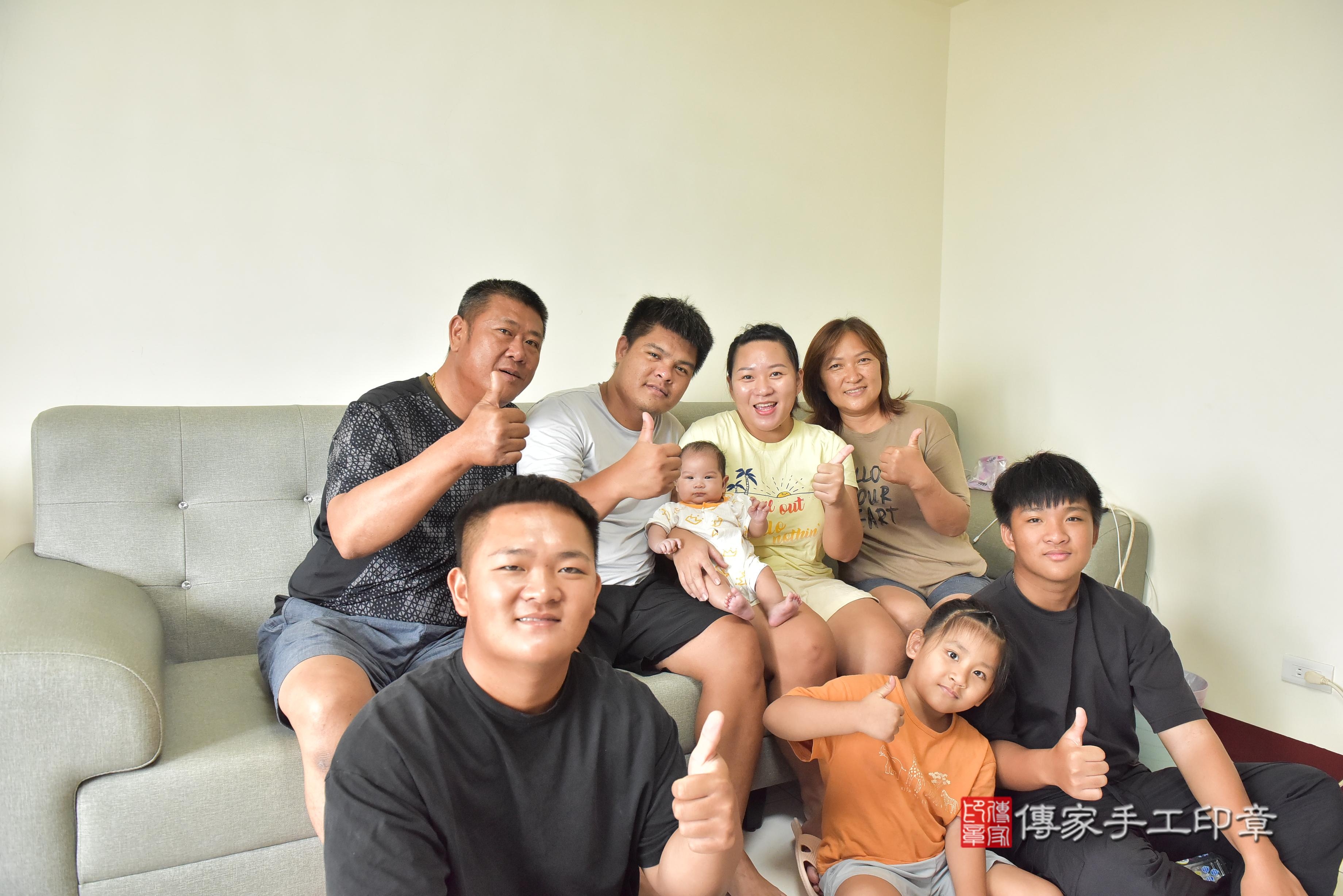 傳家手工印章高雄店、抓周、度脺、中國風會場、傳家嬰兒古禮、吉祥話、抓周道具物品24種、拍照。抓周證書。寶寶抓周、滿周歲、生日快樂、祝福