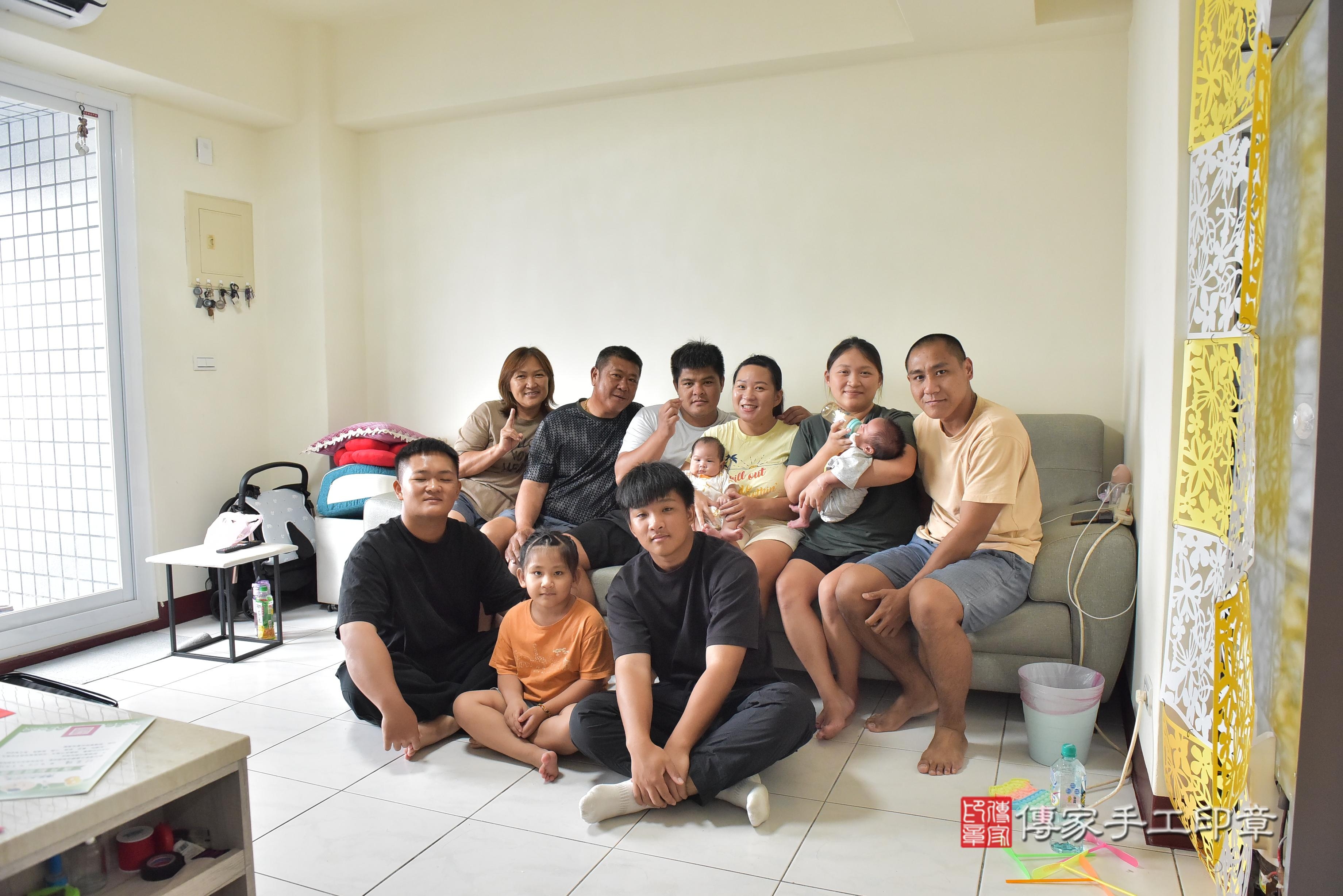 傳家手工印章高雄店、抓周、度脺、中國風會場、傳家嬰兒古禮、吉祥話、抓周道具物品24種、拍照。抓周證書。寶寶抓周、滿周歲、生日快樂、祝福