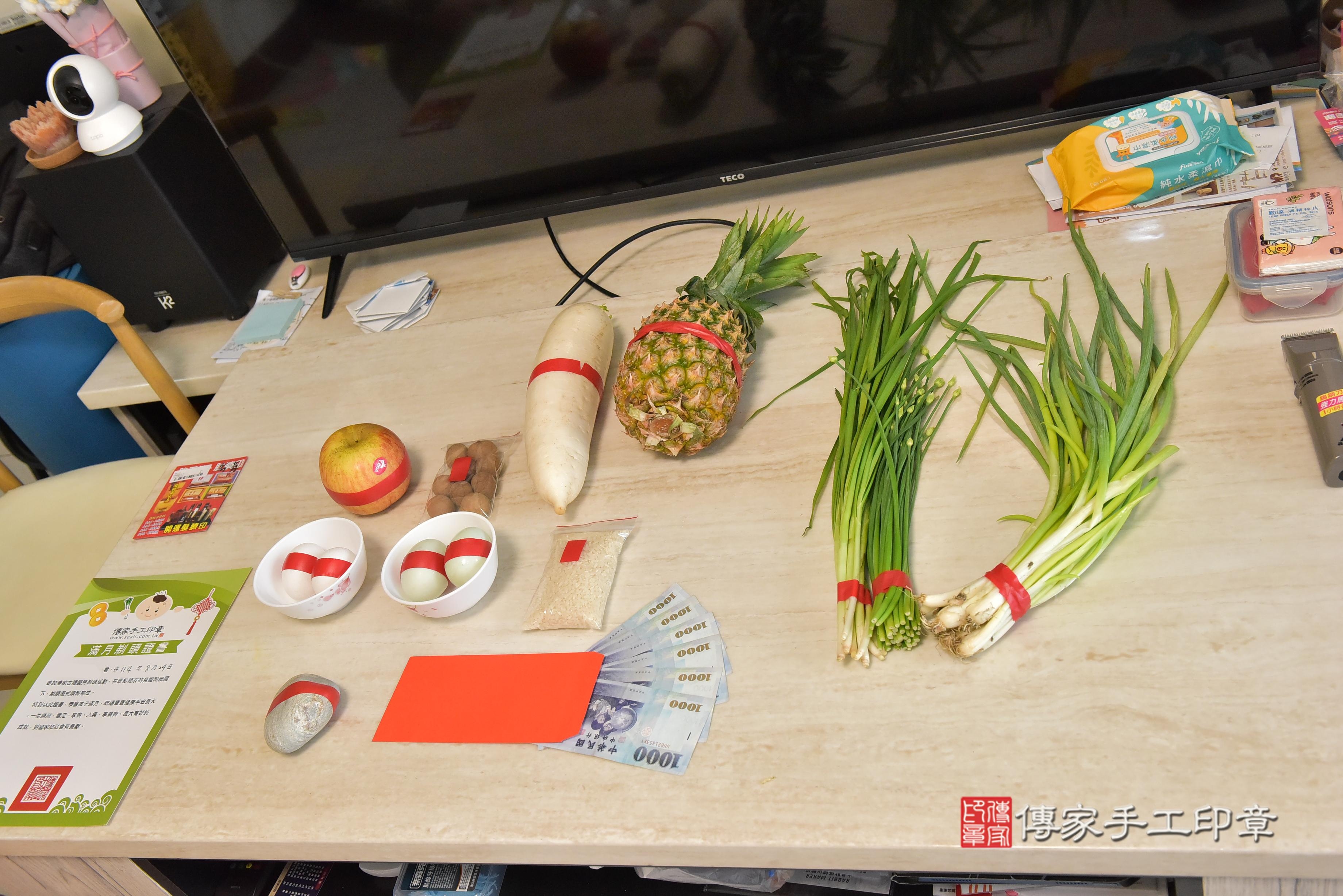 傳家手工印章高雄店、抓周、度脺、中國風會場、傳家嬰兒古禮、吉祥話、抓周道具物品24種、拍照。抓周證書。寶寶抓周、滿周歲、生日快樂、祝福