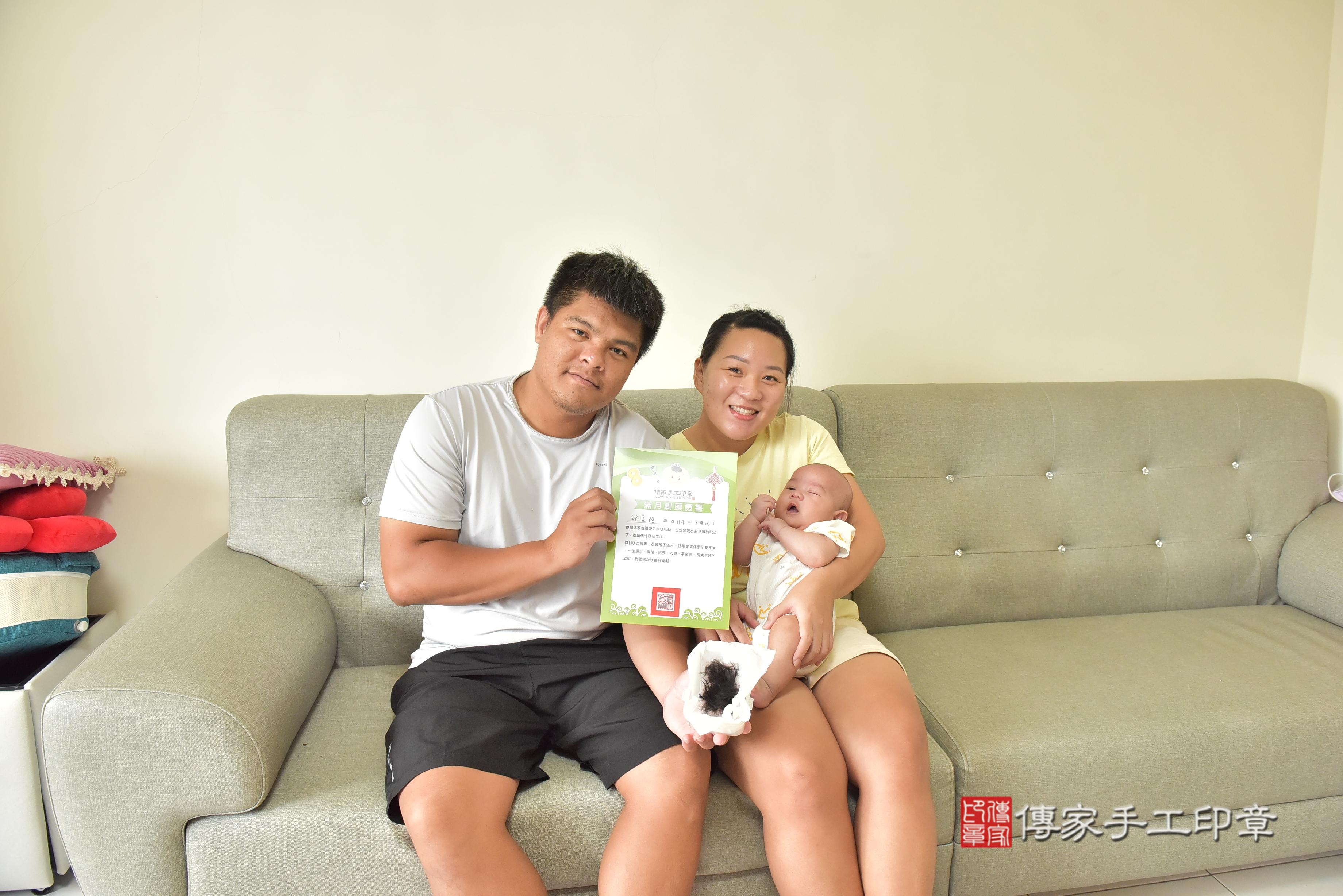 傳家手工印章高雄店、抓周、度脺、中國風會場、傳家嬰兒古禮、吉祥話、抓周道具物品24種、拍照。抓周證書。寶寶抓周、滿周歲、生日快樂、祝福