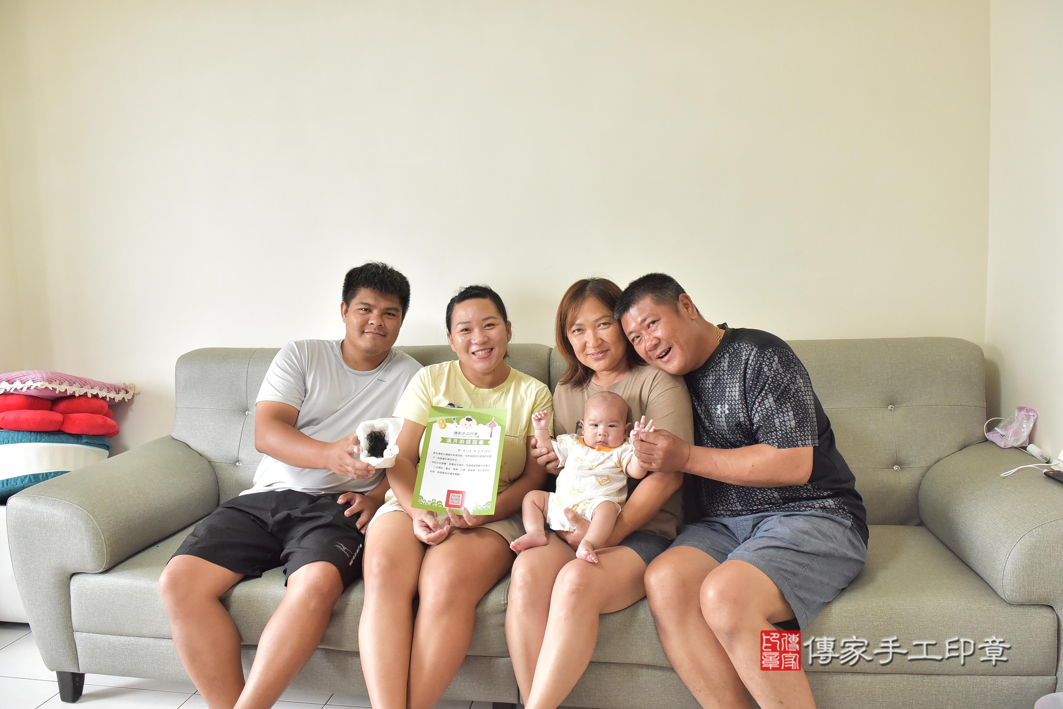 傳家手工印章高雄店、抓周、度脺、中國風會場、傳家嬰兒古禮、吉祥話、抓周道具物品24種、拍照。抓周證書。寶寶抓周、滿周歲、生日快樂、祝福