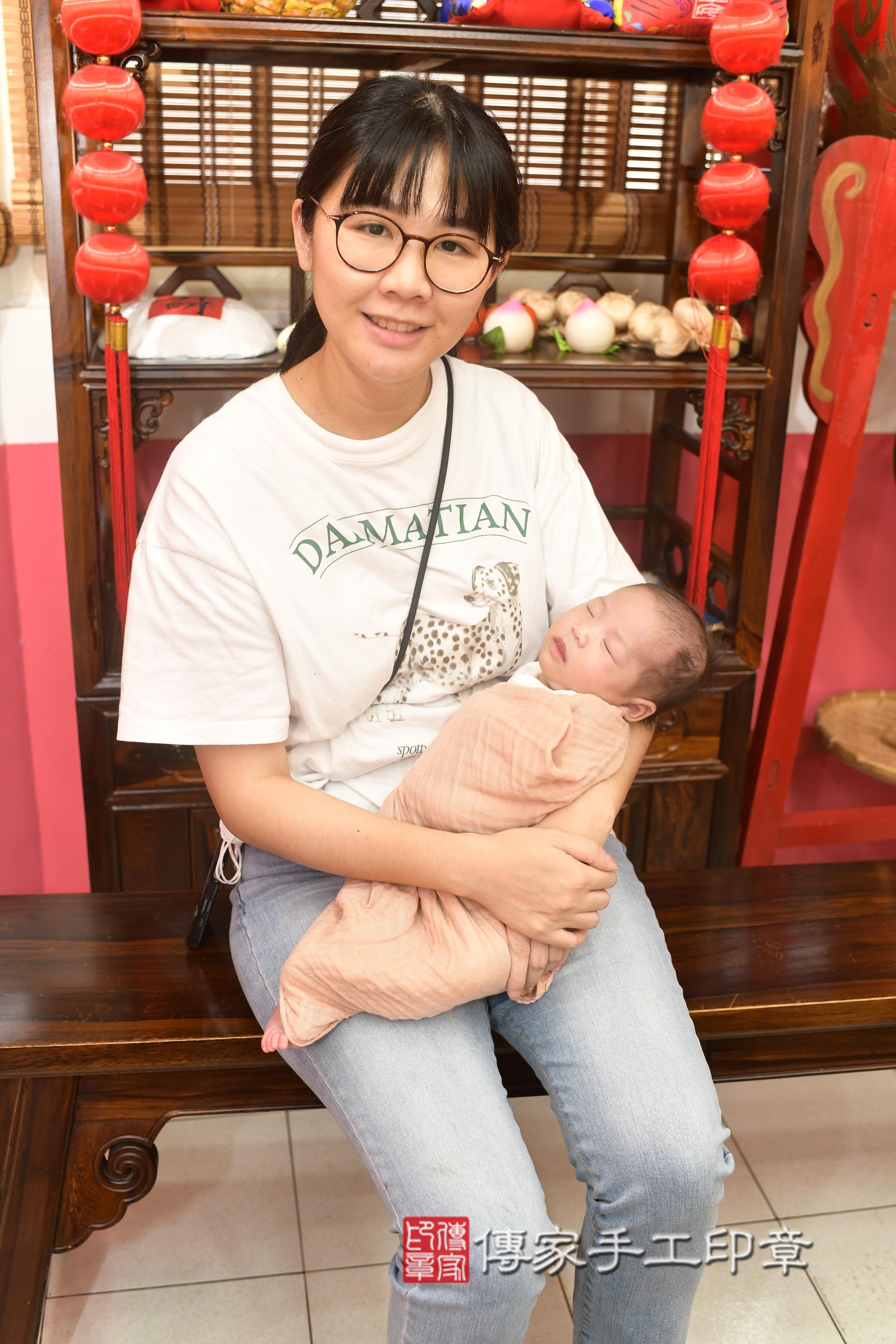傳家手工印章高雄店、抓周、度脺、中國風會場、傳家嬰兒古禮、吉祥話、抓周道具物品24種、拍照。抓周證書。寶寶抓周、滿周歲、生日快樂、祝福
