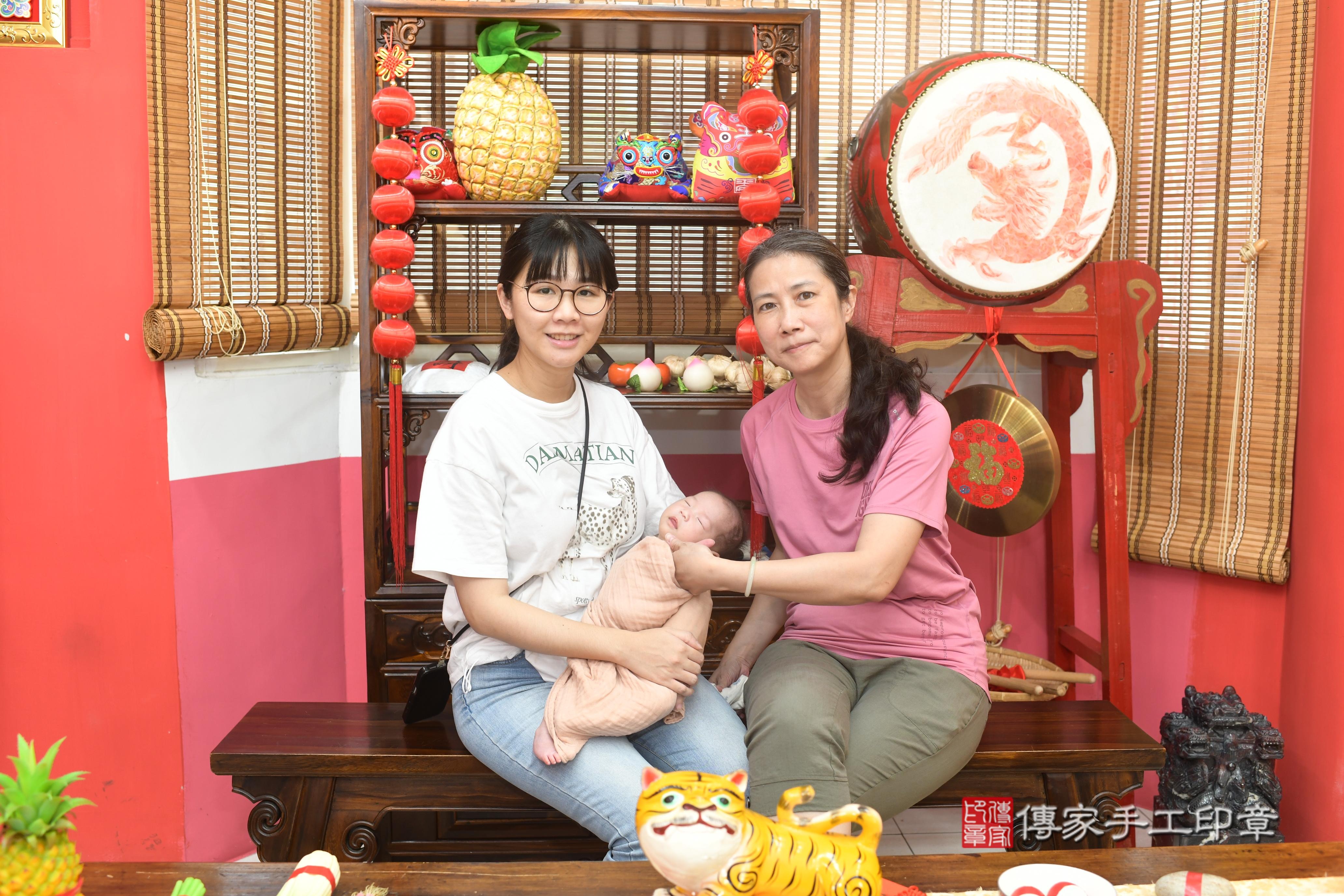 傳家手工印章高雄店、抓周、度脺、中國風會場、傳家嬰兒古禮、吉祥話、抓周道具物品24種、拍照。抓周證書。寶寶抓周、滿周歲、生日快樂、祝福