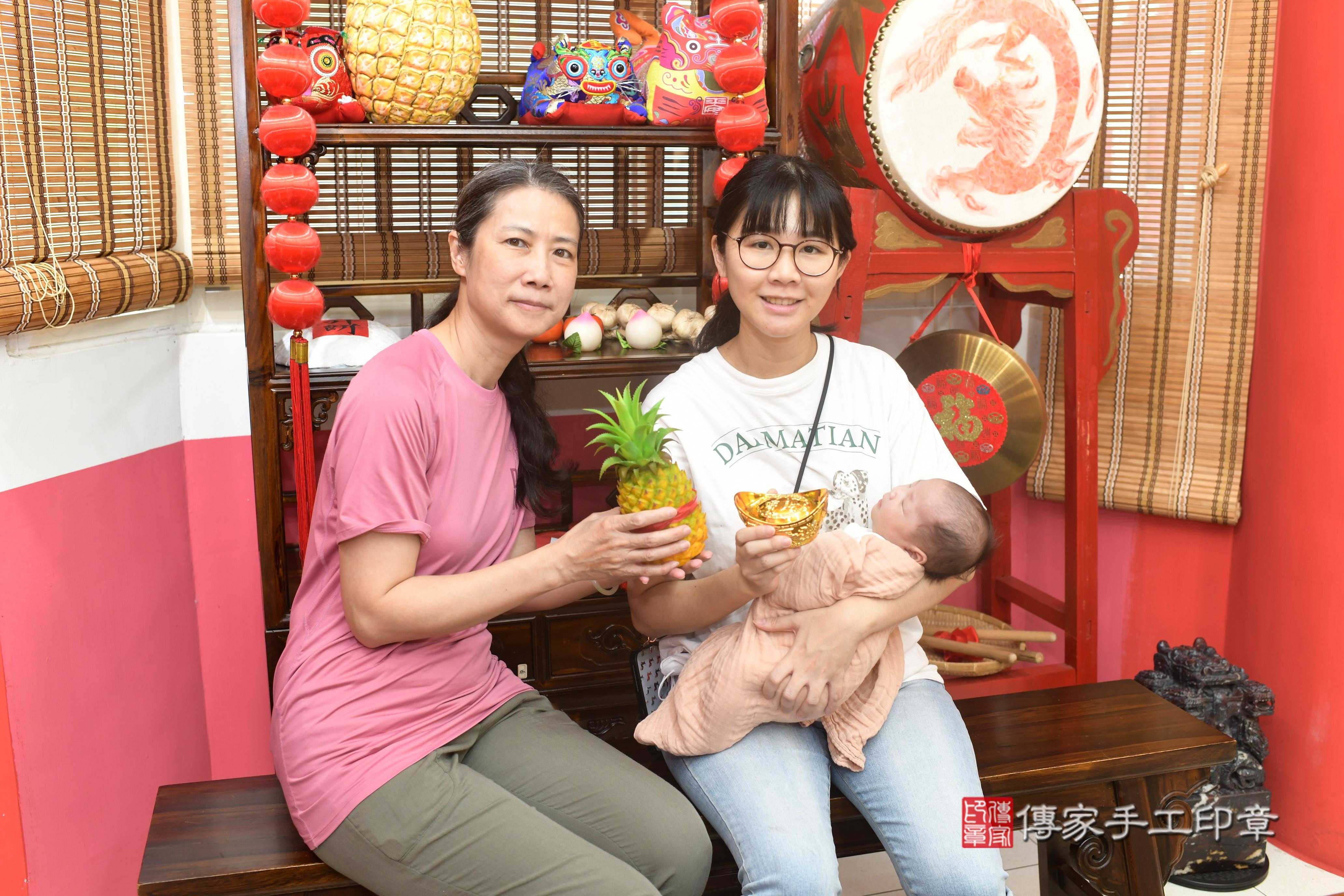 傳家手工印章高雄店、抓周、度脺、中國風會場、傳家嬰兒古禮、吉祥話、抓周道具物品24種、拍照。抓周證書。寶寶抓周、滿周歲、生日快樂、祝福