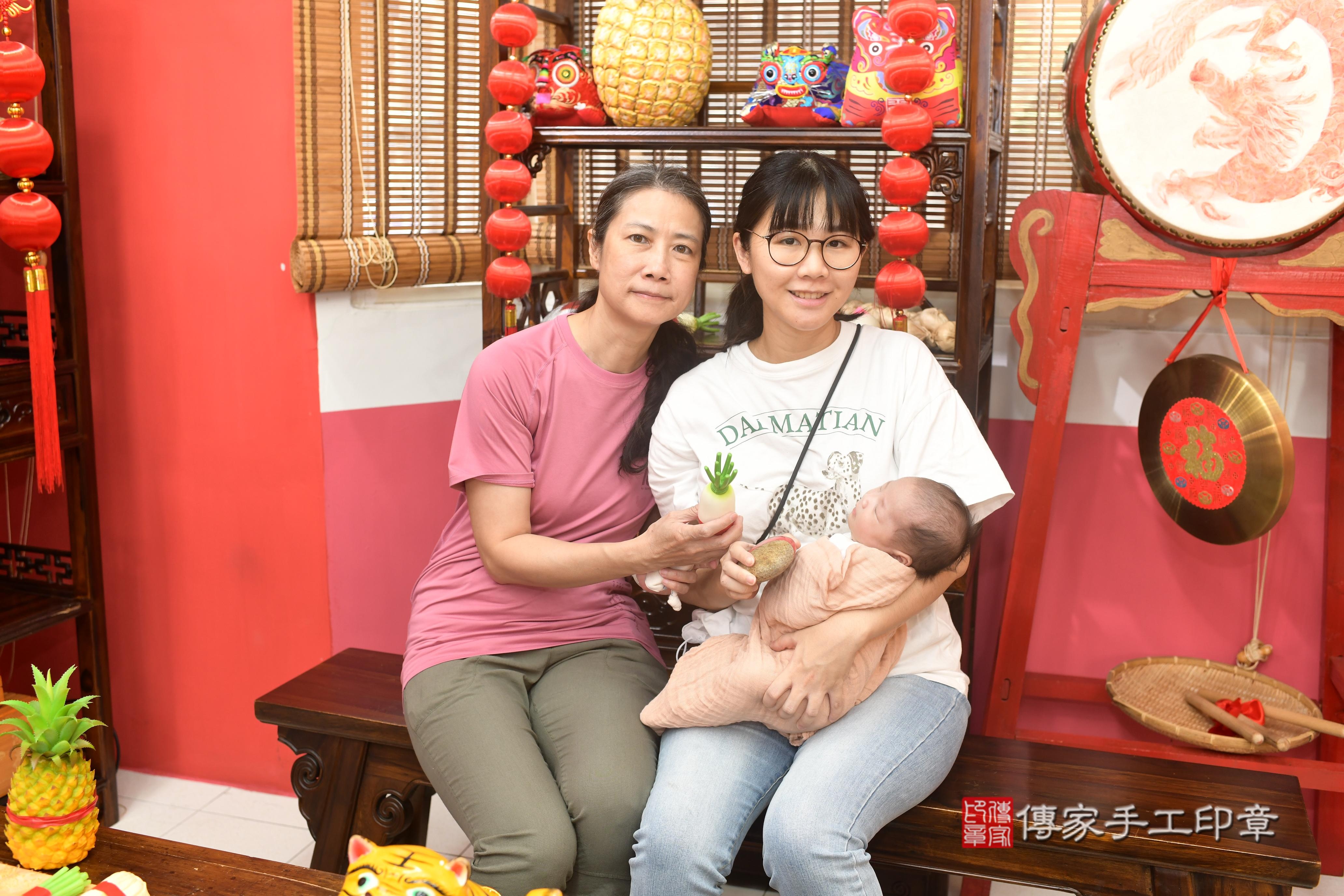 傳家手工印章高雄店、抓周、度脺、中國風會場、傳家嬰兒古禮、吉祥話、抓周道具物品24種、拍照。抓周證書。寶寶抓周、滿周歲、生日快樂、祝福