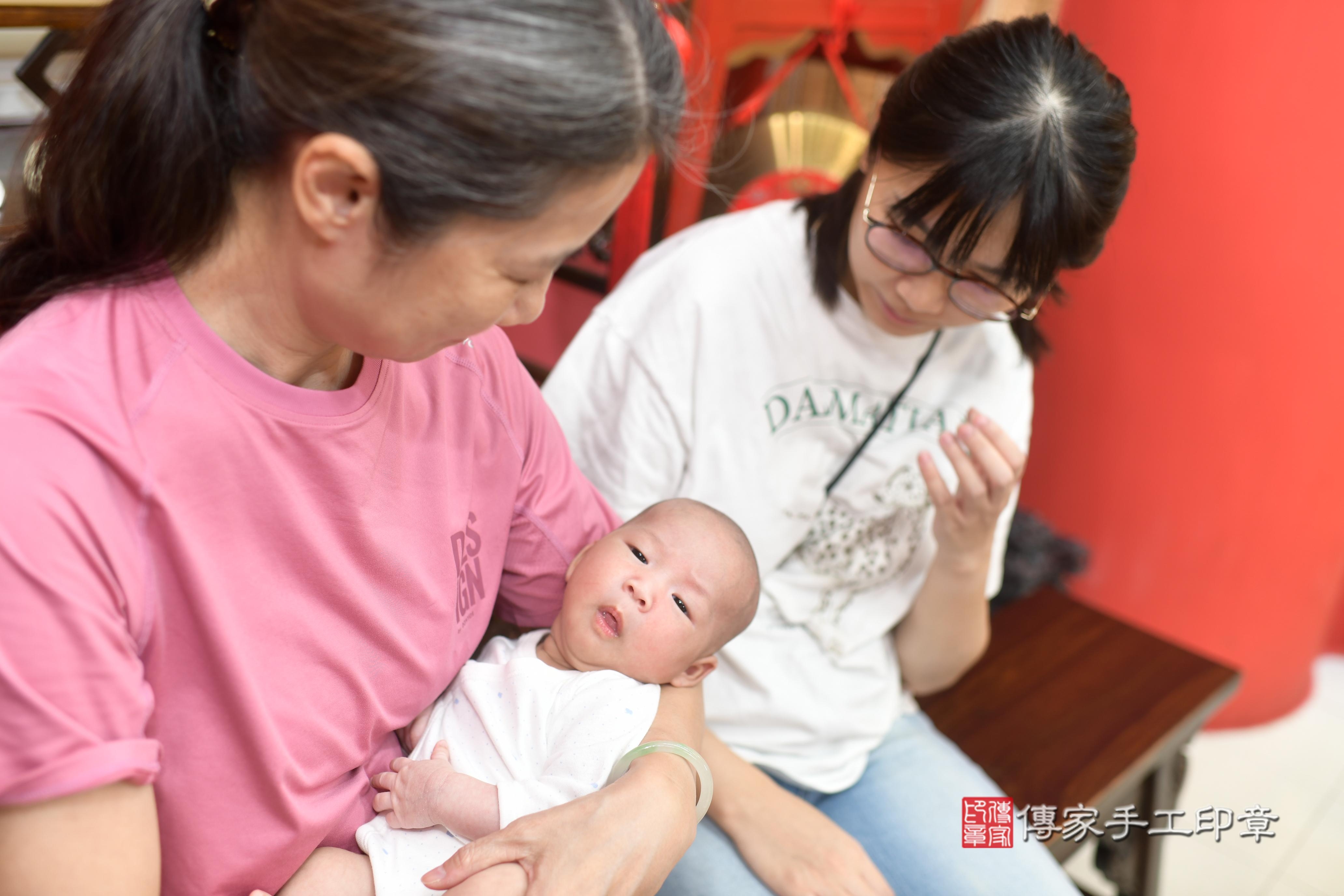 傳家手工印章高雄店、抓周、度脺、中國風會場、傳家嬰兒古禮、吉祥話、抓周道具物品24種、拍照。抓周證書。寶寶抓周、滿周歲、生日快樂、祝福