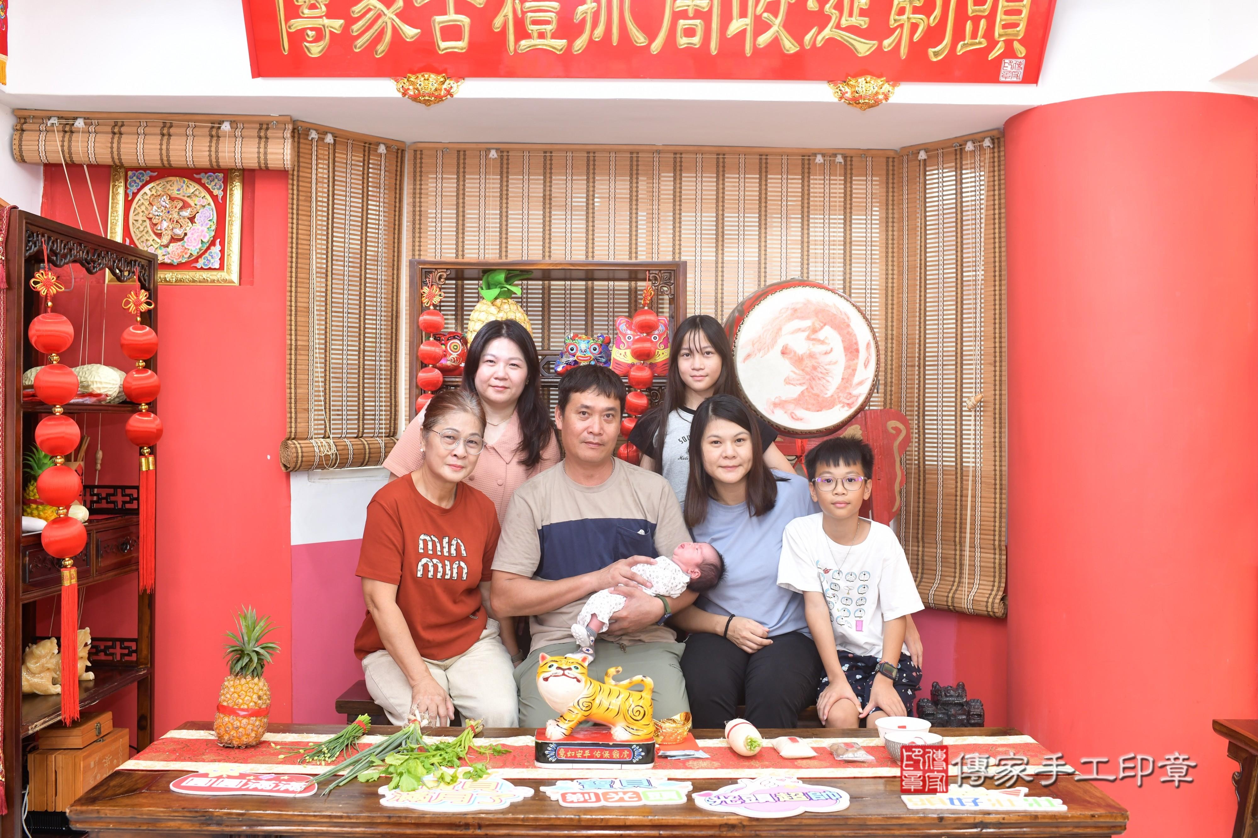 傳家手工印章高雄店、抓周、度脺、中國風會場、傳家嬰兒古禮、吉祥話、抓周道具物品24種、拍照。抓周證書。寶寶抓周、滿周歲、生日快樂、祝福