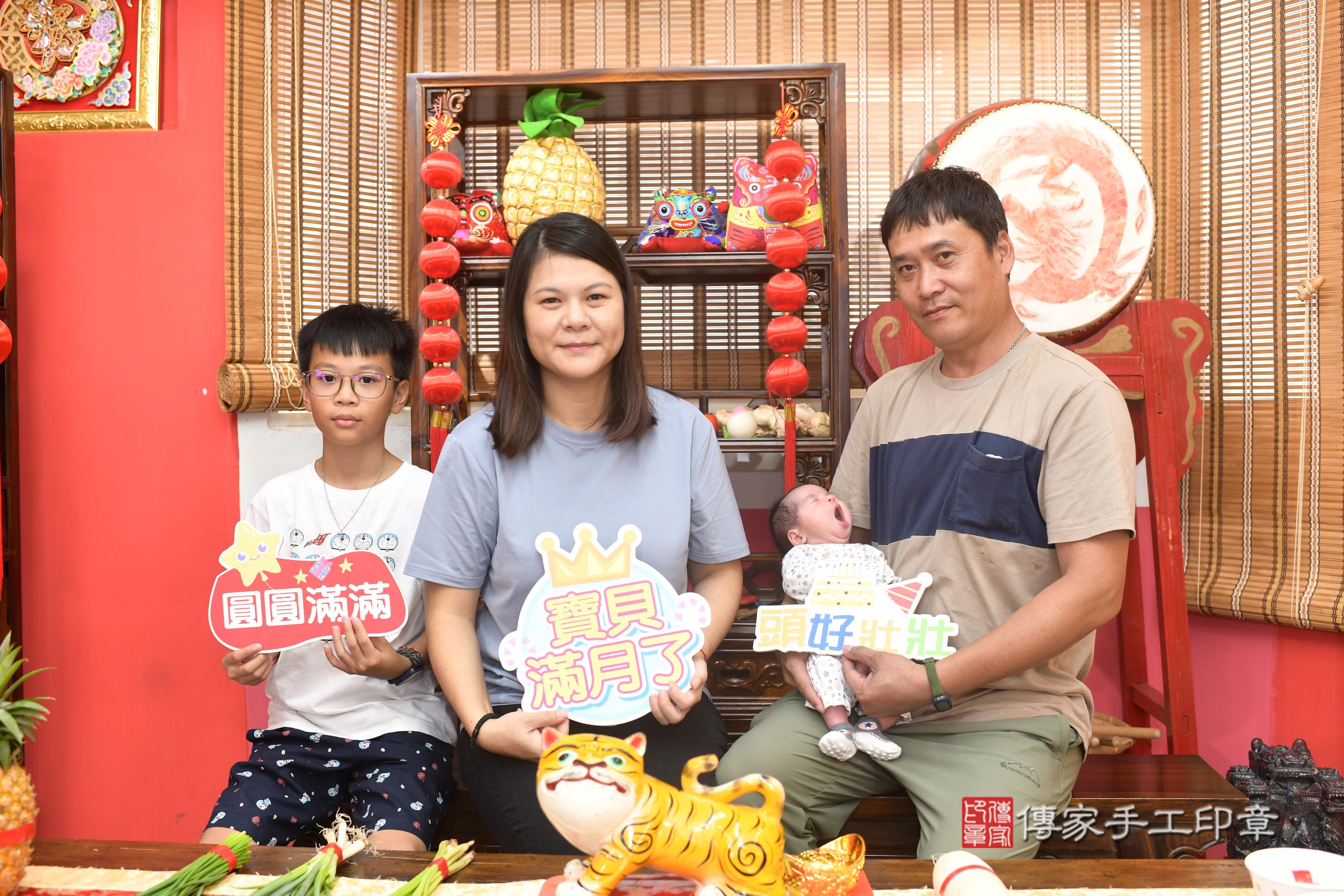 傳家手工印章高雄店、抓周、度脺、中國風會場、傳家嬰兒古禮、吉祥話、抓周道具物品24種、拍照。抓周證書。寶寶抓周、滿周歲、生日快樂、祝福