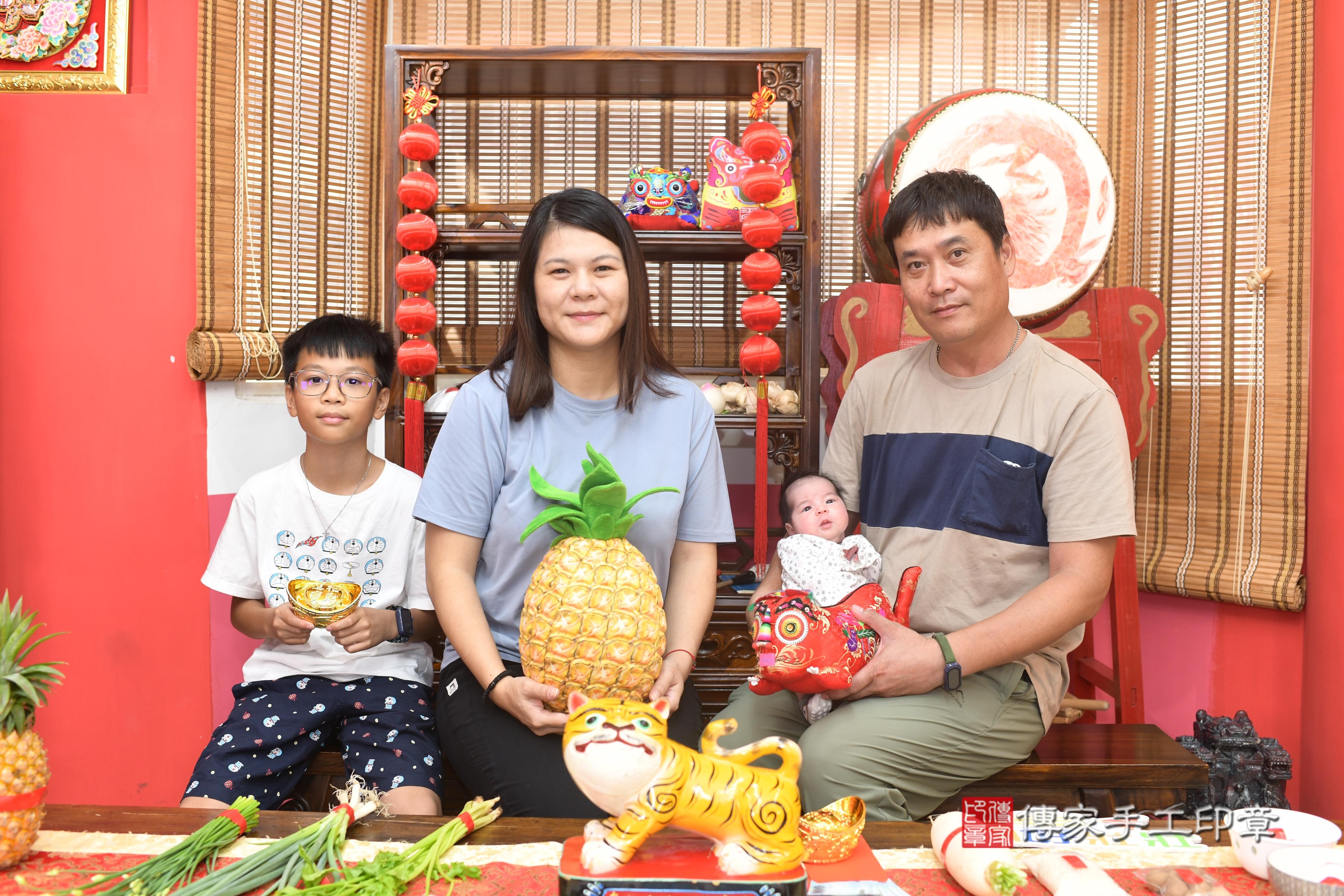 傳家手工印章高雄店、抓周、度脺、中國風會場、傳家嬰兒古禮、吉祥話、抓周道具物品24種、拍照。抓周證書。寶寶抓周、滿周歲、生日快樂、祝福