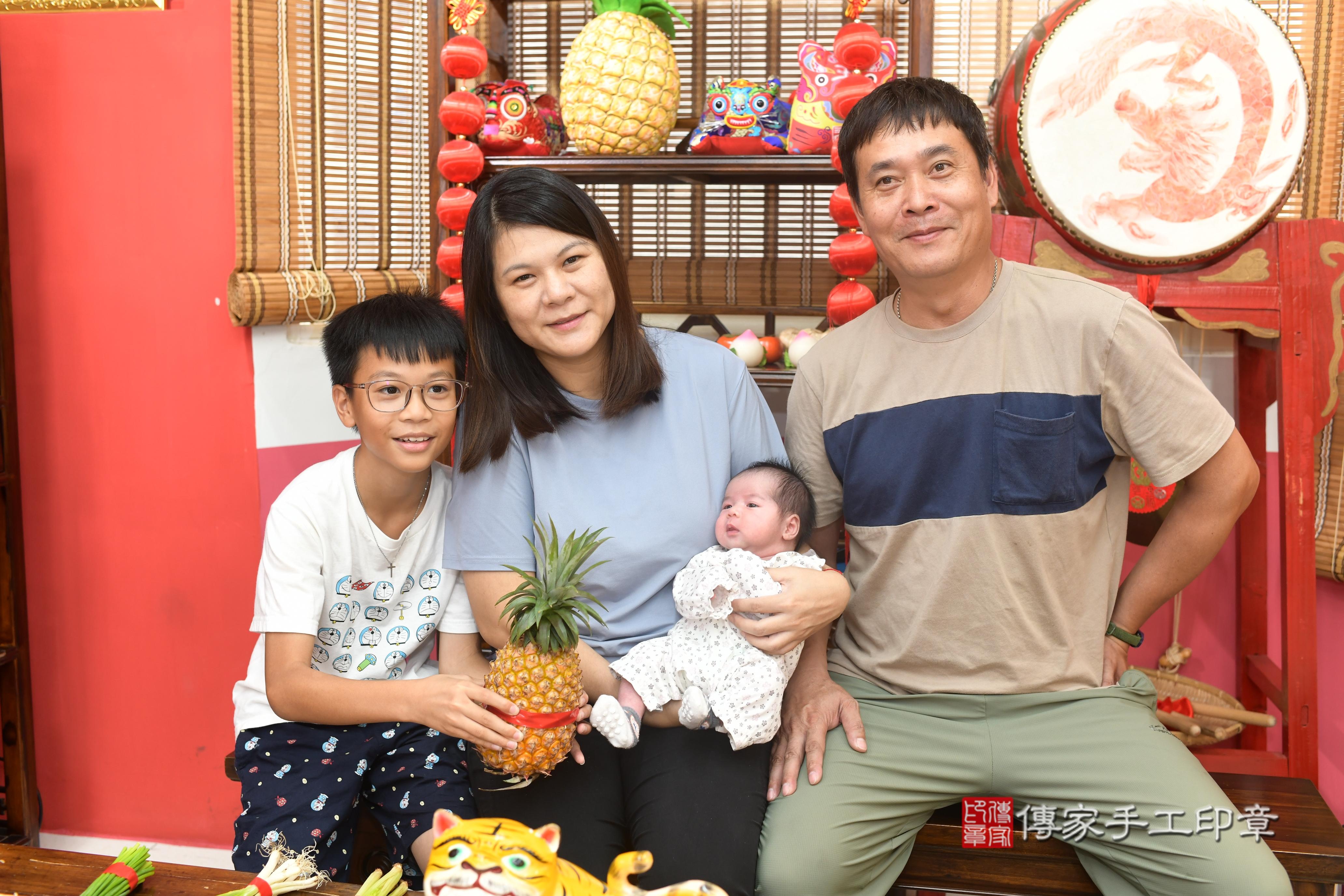 傳家手工印章高雄店、抓周、度脺、中國風會場、傳家嬰兒古禮、吉祥話、抓周道具物品24種、拍照。抓周證書。寶寶抓周、滿周歲、生日快樂、祝福