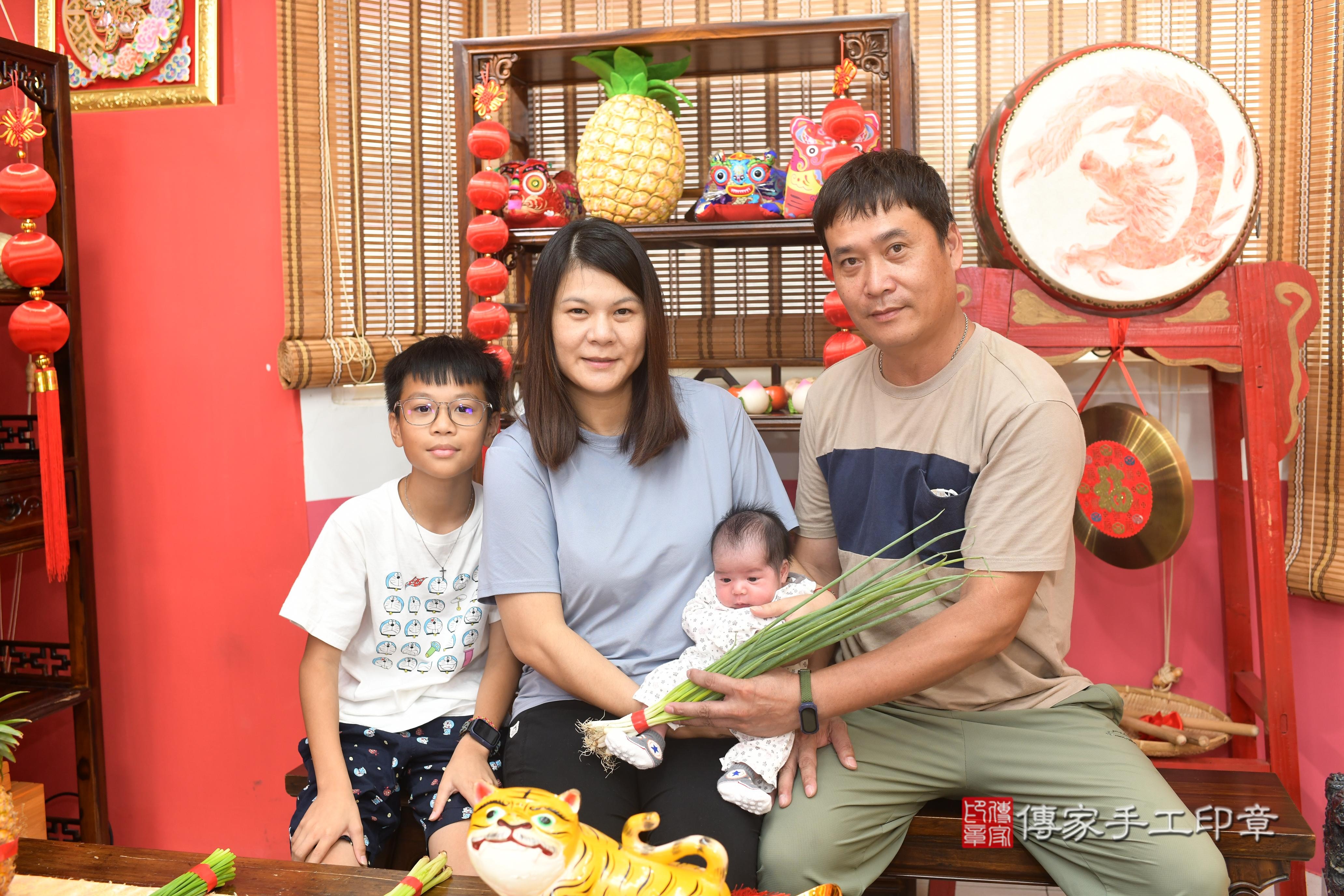 傳家手工印章高雄店、抓周、度脺、中國風會場、傳家嬰兒古禮、吉祥話、抓周道具物品24種、拍照。抓周證書。寶寶抓周、滿周歲、生日快樂、祝福