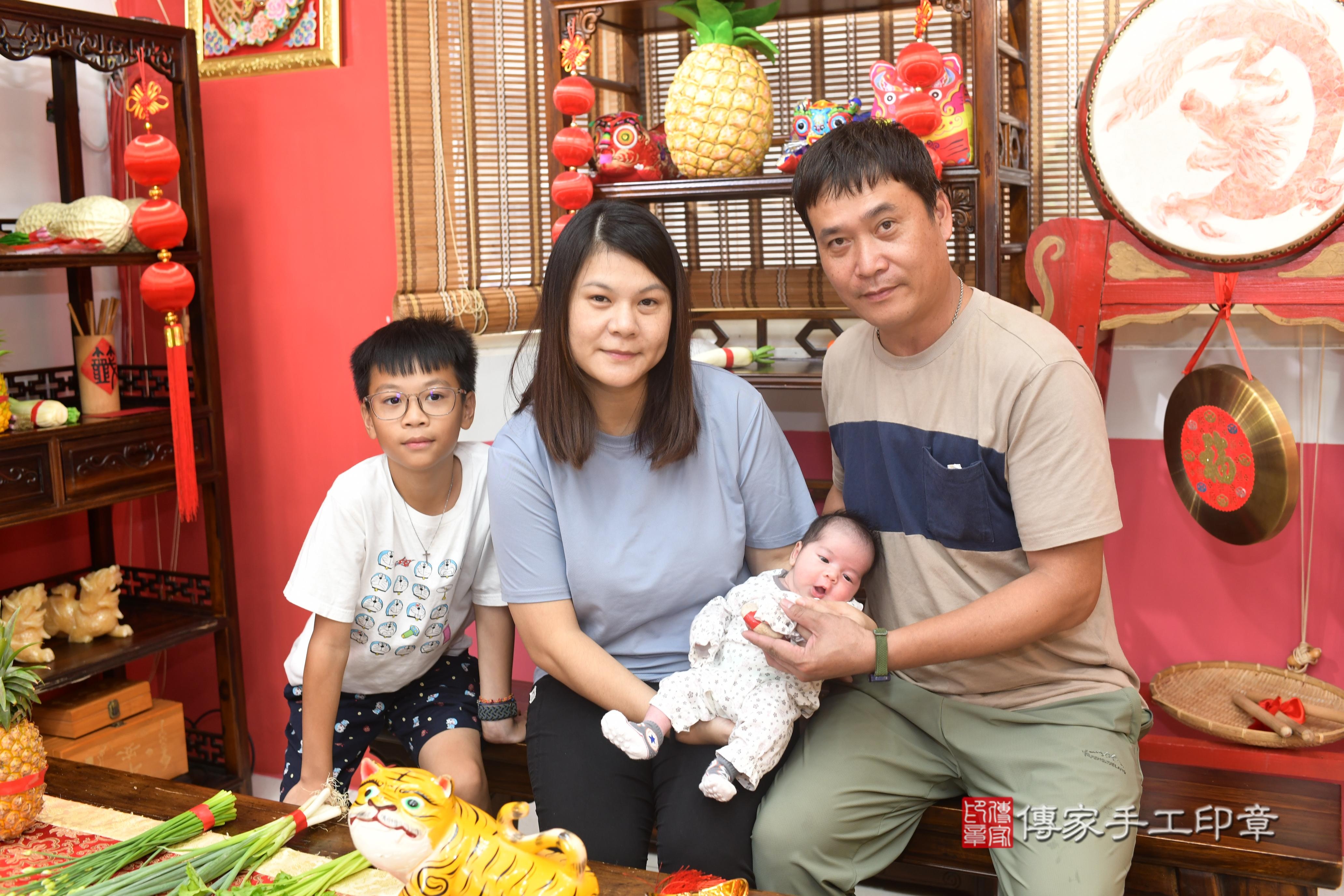 傳家手工印章高雄店、抓周、度脺、中國風會場、傳家嬰兒古禮、吉祥話、抓周道具物品24種、拍照。抓周證書。寶寶抓周、滿周歲、生日快樂、祝福