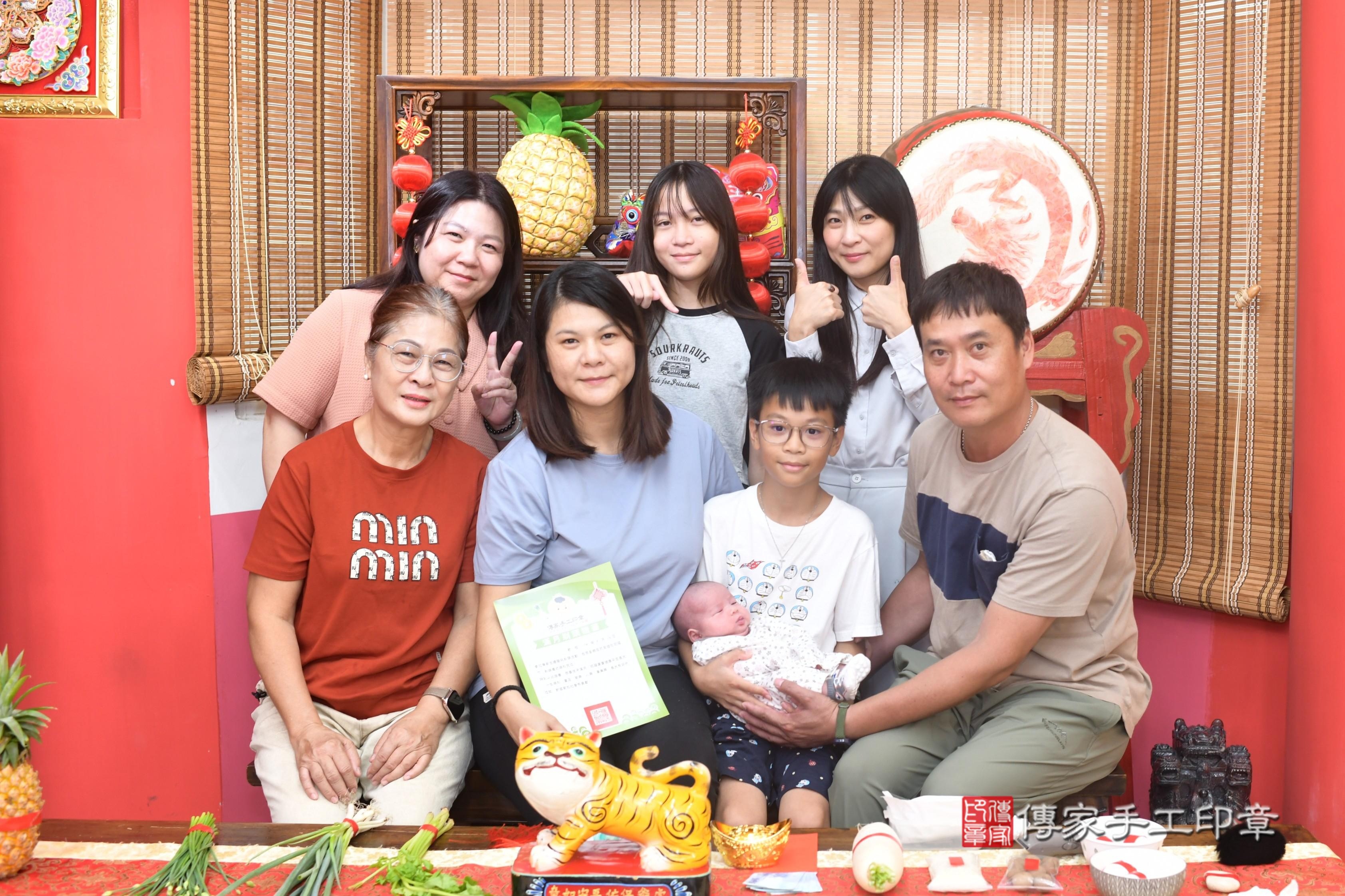 傳家手工印章高雄店、抓周、度脺、中國風會場、傳家嬰兒古禮、吉祥話、抓周道具物品24種、拍照。抓周證書。寶寶抓周、滿周歲、生日快樂、祝福