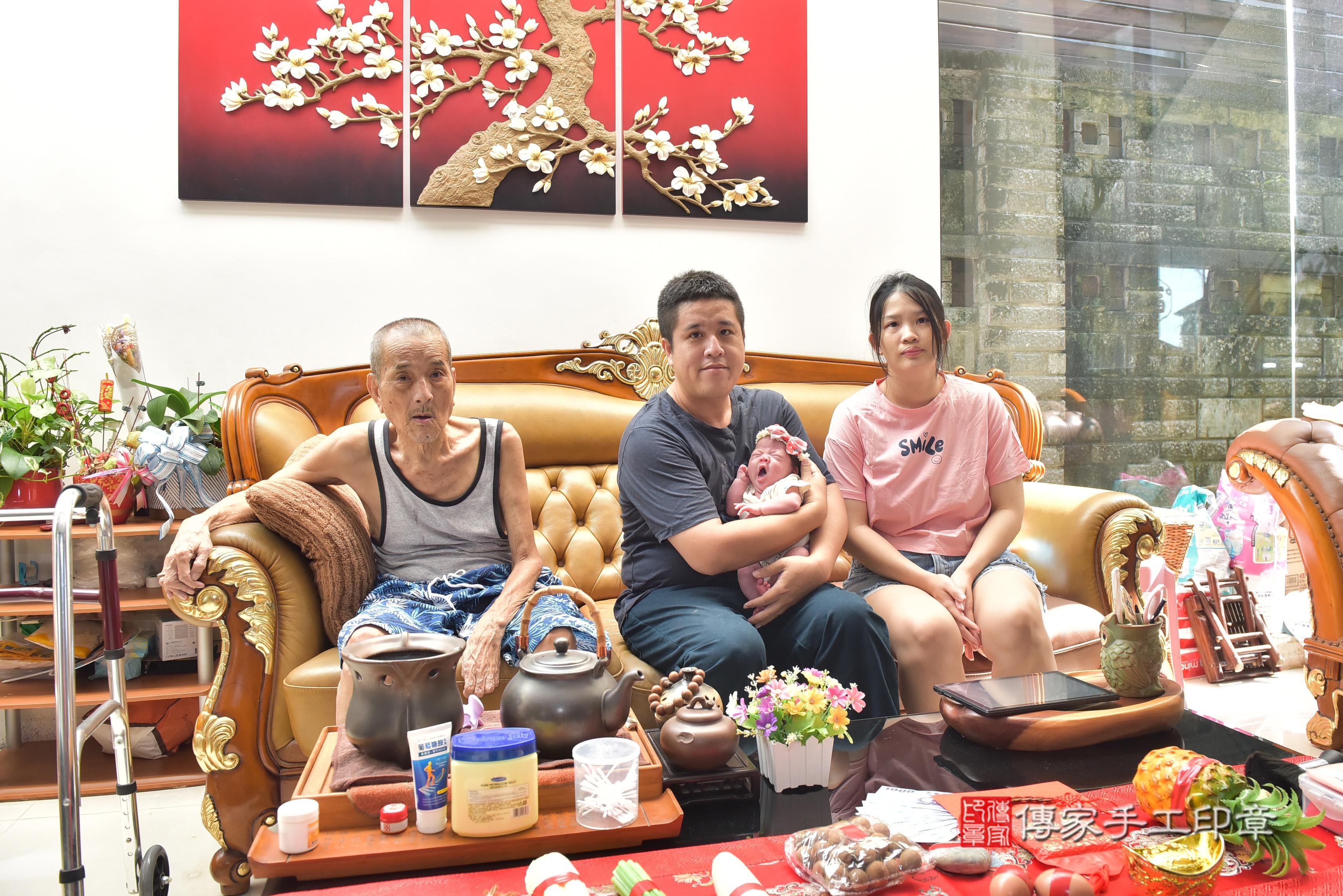 傳家手工印章高雄店、抓周、度脺、中國風會場、傳家嬰兒古禮、吉祥話、抓周道具物品24種、拍照。抓周證書。寶寶抓周、滿周歲、生日快樂、祝福