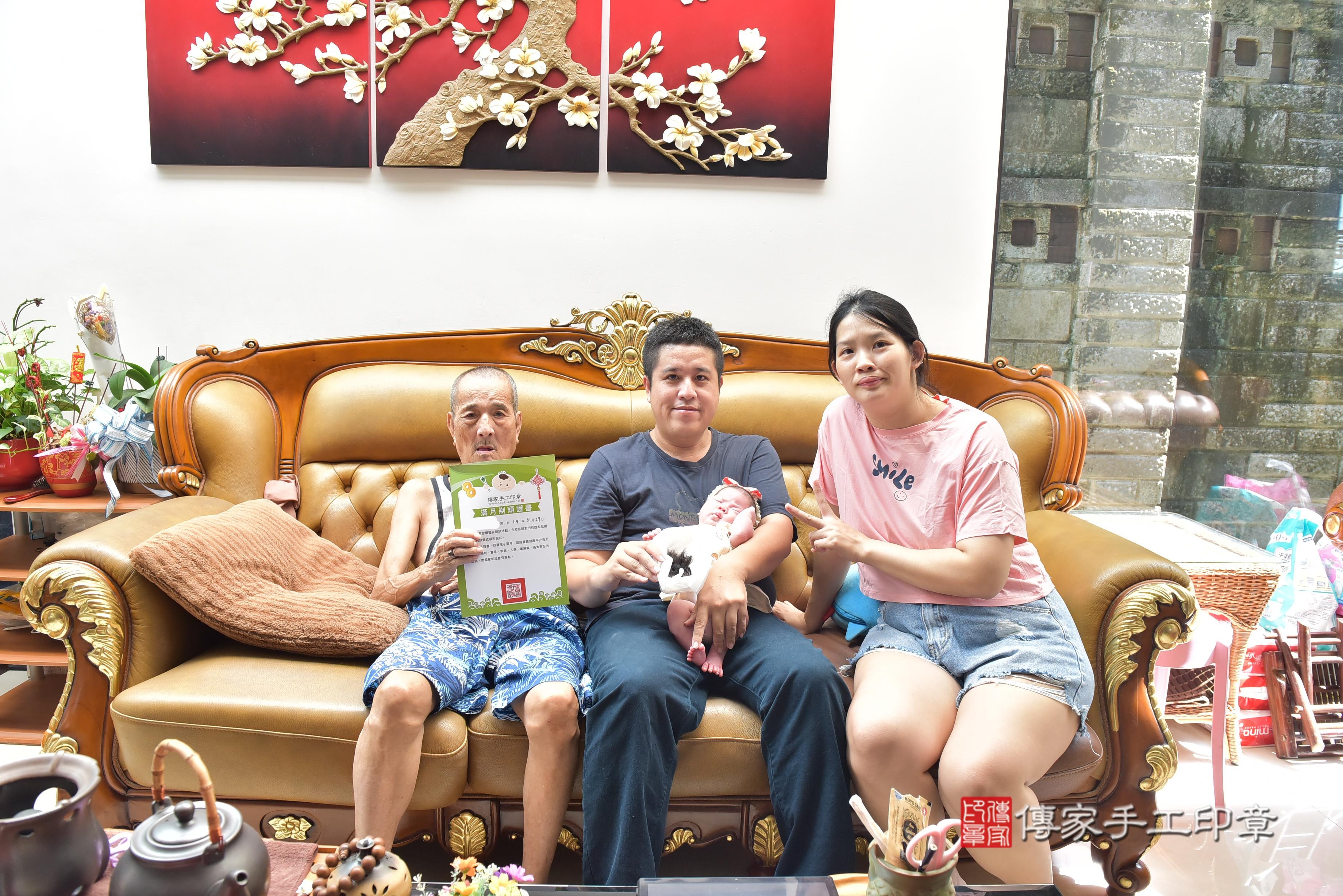 傳家手工印章高雄店、抓周、度脺、中國風會場、傳家嬰兒古禮、吉祥話、抓周道具物品24種、拍照。抓周證書。寶寶抓周、滿周歲、生日快樂、祝福