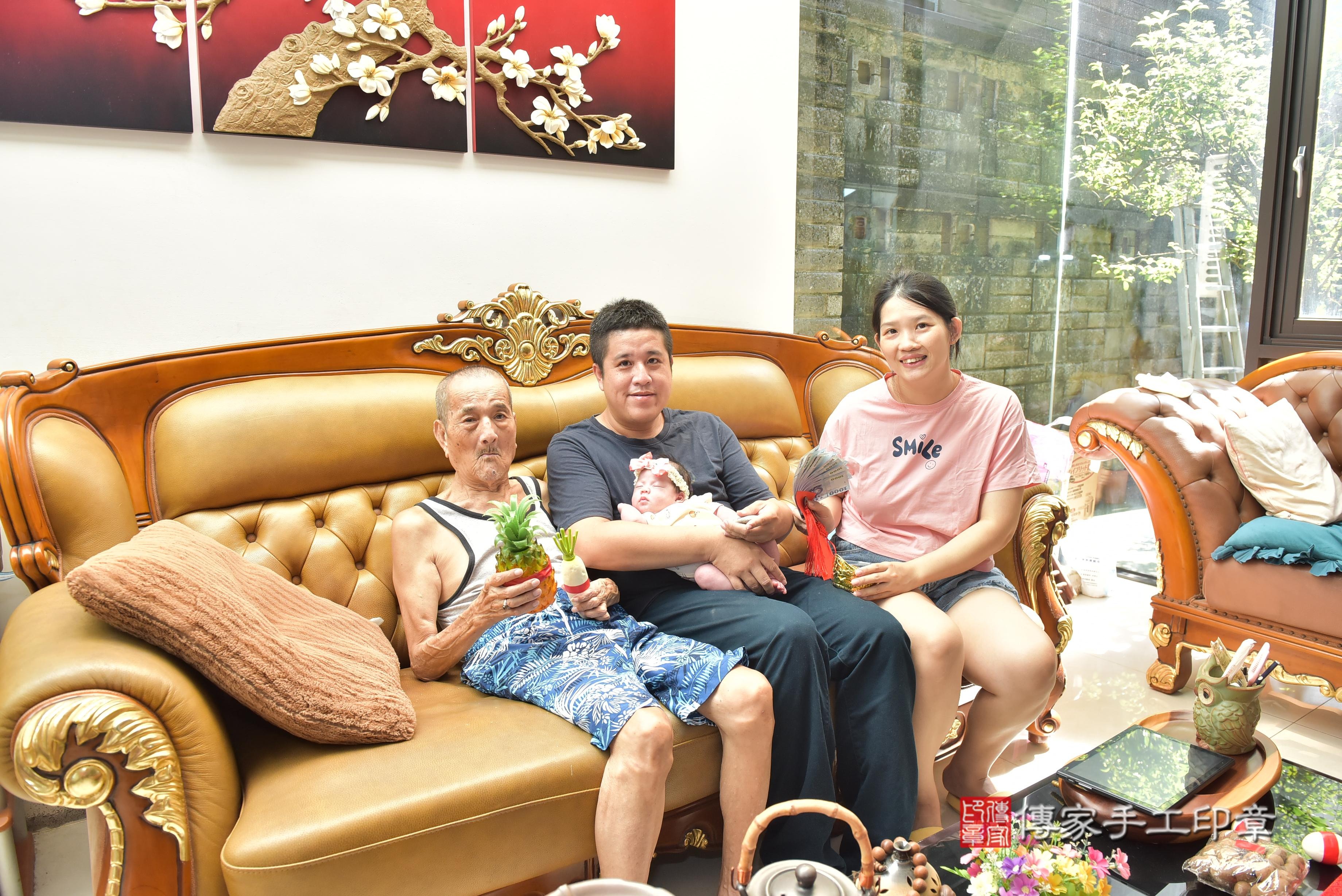 傳家手工印章高雄店、抓周、度脺、中國風會場、傳家嬰兒古禮、吉祥話、抓周道具物品24種、拍照。抓周證書。寶寶抓周、滿周歲、生日快樂、祝福