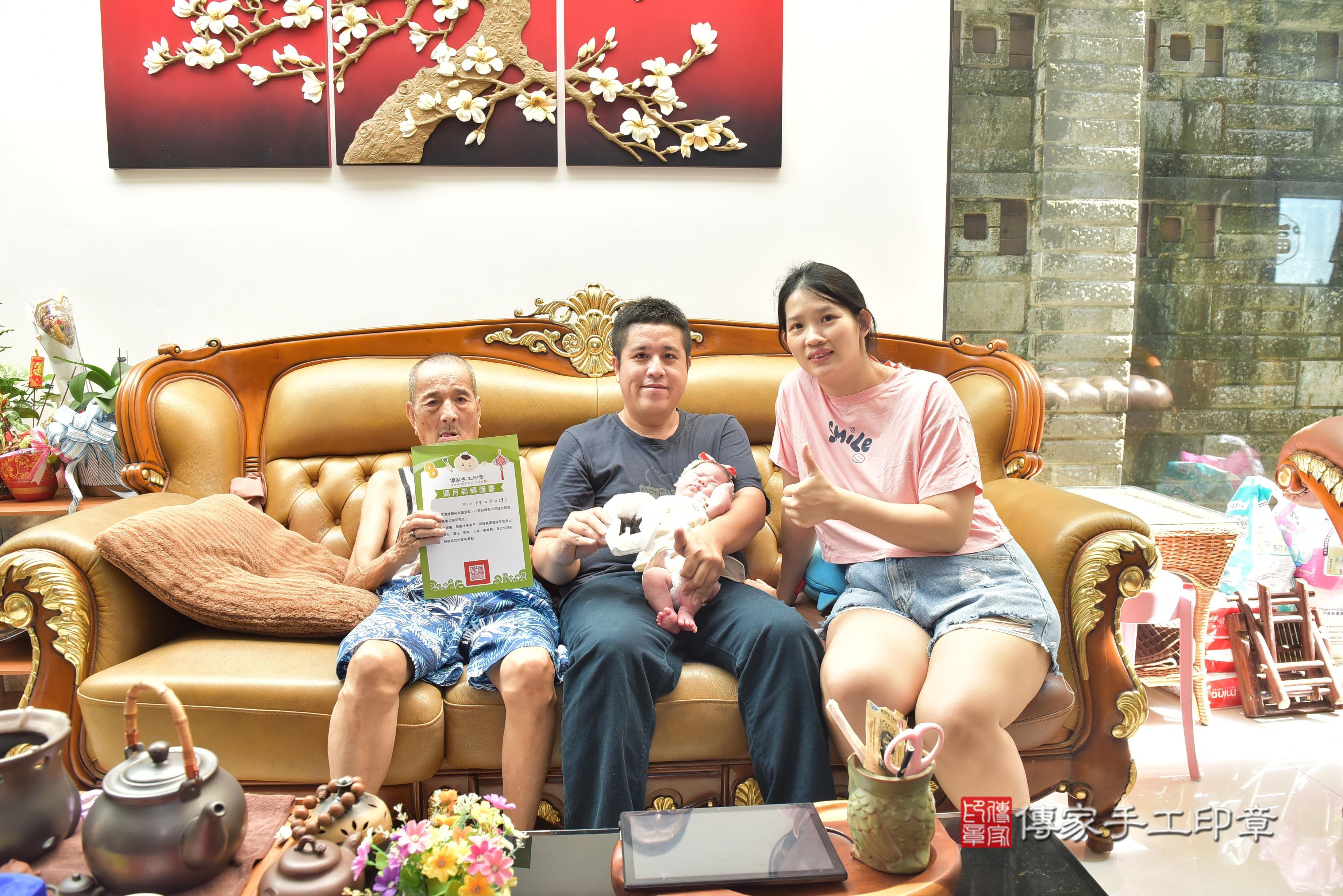 傳家手工印章高雄店、抓周、度脺、中國風會場、傳家嬰兒古禮、吉祥話、抓周道具物品24種、拍照。抓周證書。寶寶抓周、滿周歲、生日快樂、祝福