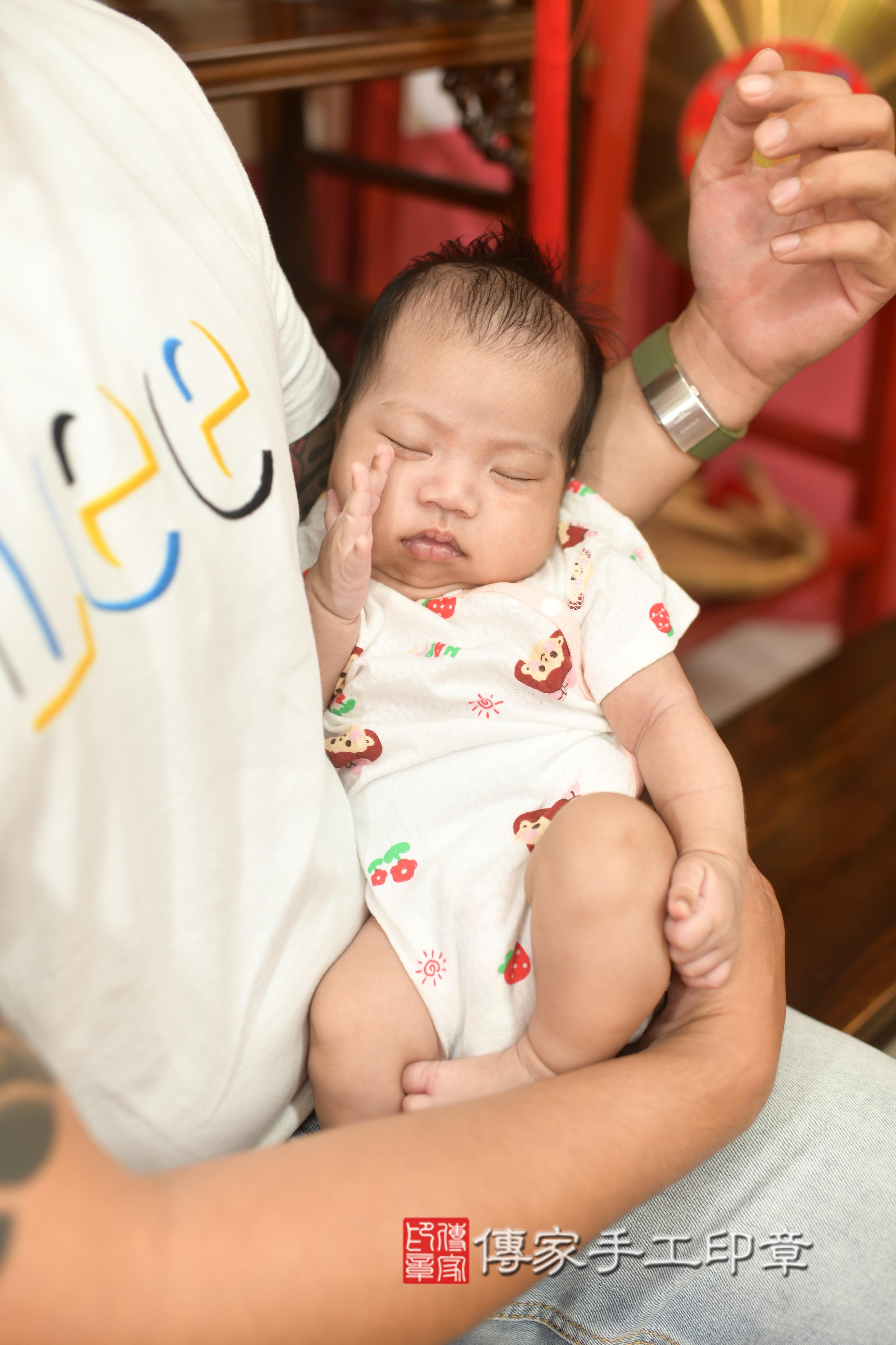 傳家手工印章高雄店、抓周、度脺、中國風會場、傳家嬰兒古禮、吉祥話、抓周道具物品24種、拍照。抓周證書。寶寶抓周、滿周歲、生日快樂、祝福