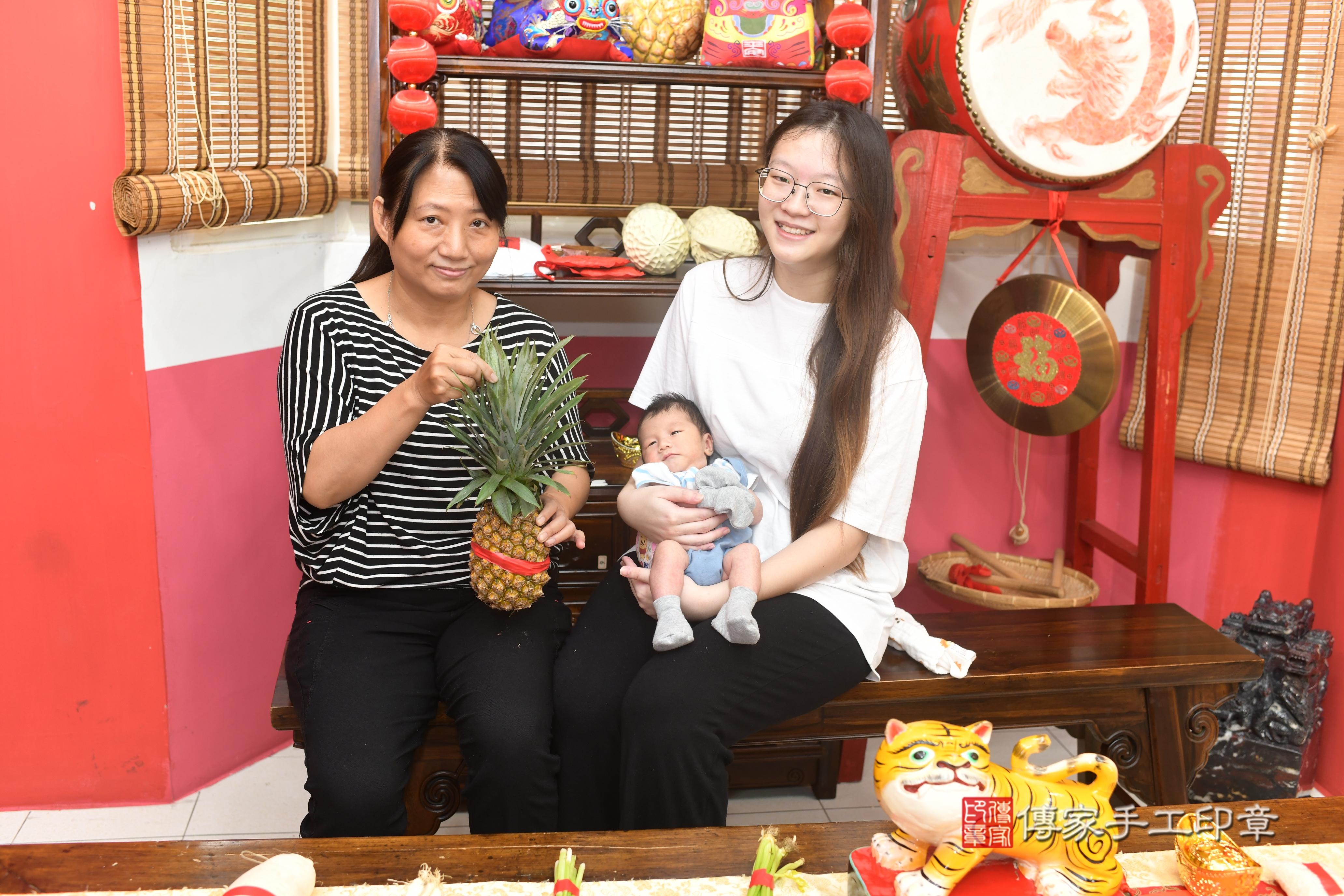 傳家手工印章高雄店、抓周、度脺、中國風會場、傳家嬰兒古禮、吉祥話、抓周道具物品24種、拍照。抓周證書。寶寶抓周、滿周歲、生日快樂、祝福