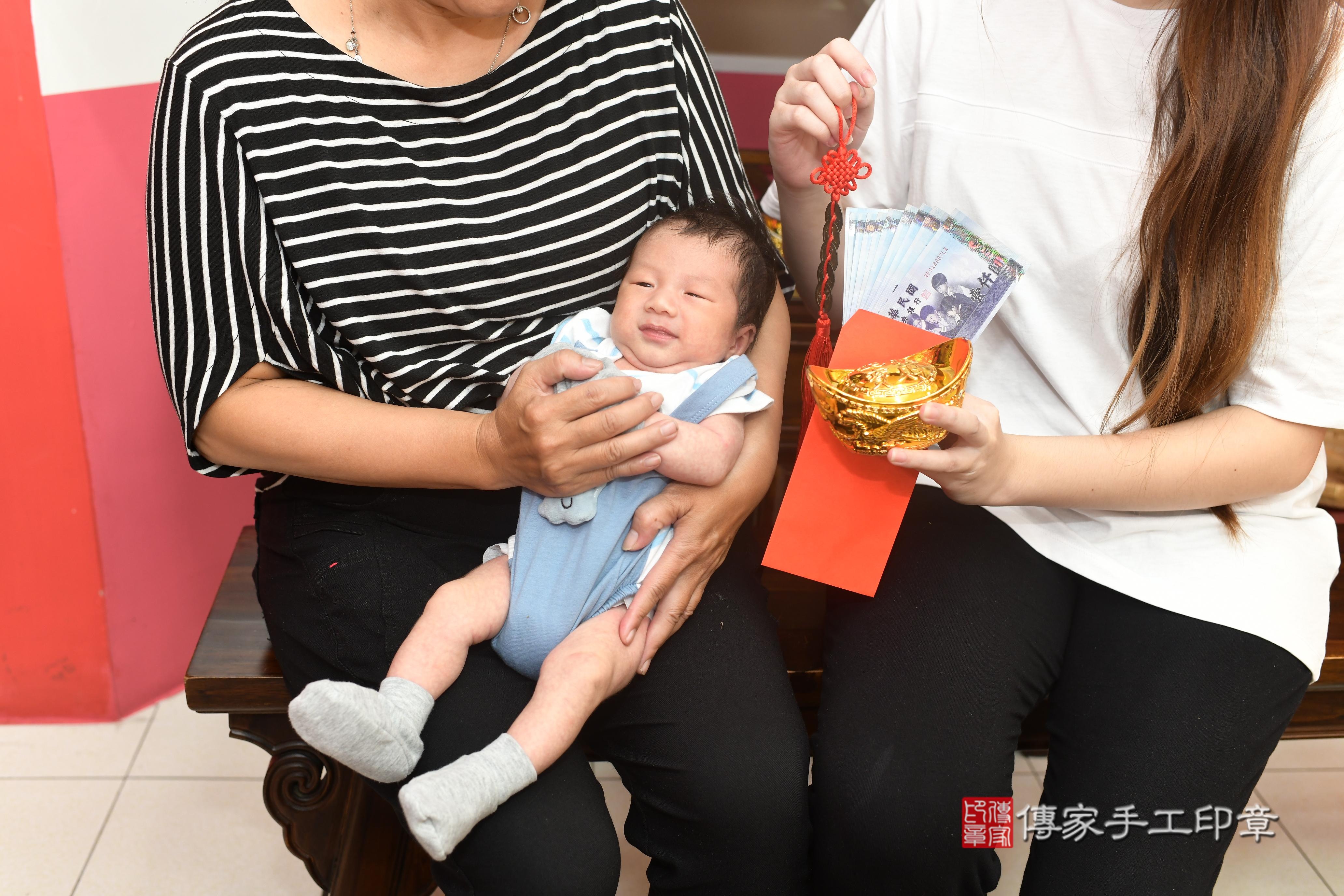 傳家手工印章高雄店、抓周、度脺、中國風會場、傳家嬰兒古禮、吉祥話、抓周道具物品24種、拍照。抓周證書。寶寶抓周、滿周歲、生日快樂、祝福