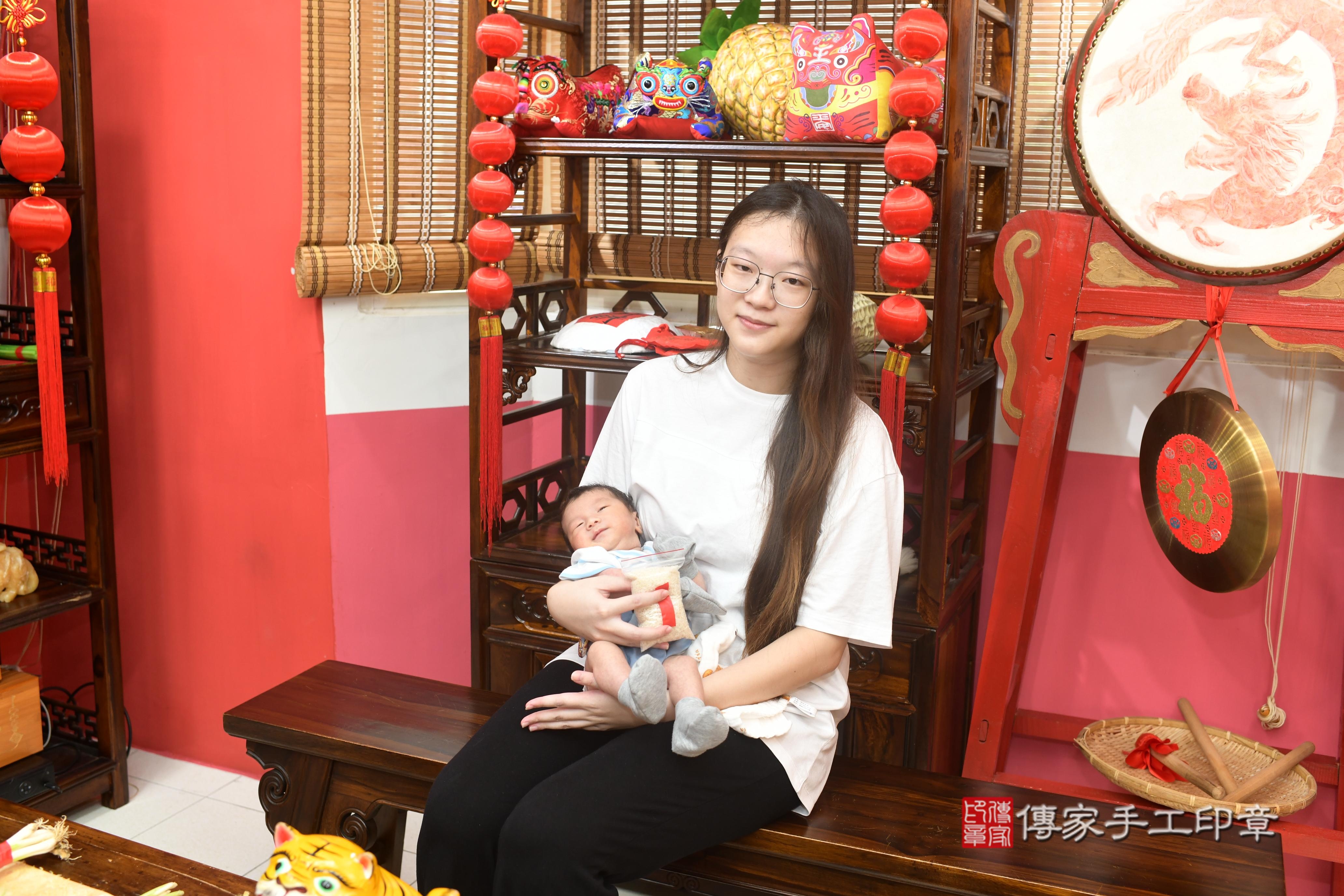 傳家手工印章高雄店、抓周、度脺、中國風會場、傳家嬰兒古禮、吉祥話、抓周道具物品24種、拍照。抓周證書。寶寶抓周、滿周歲、生日快樂、祝福