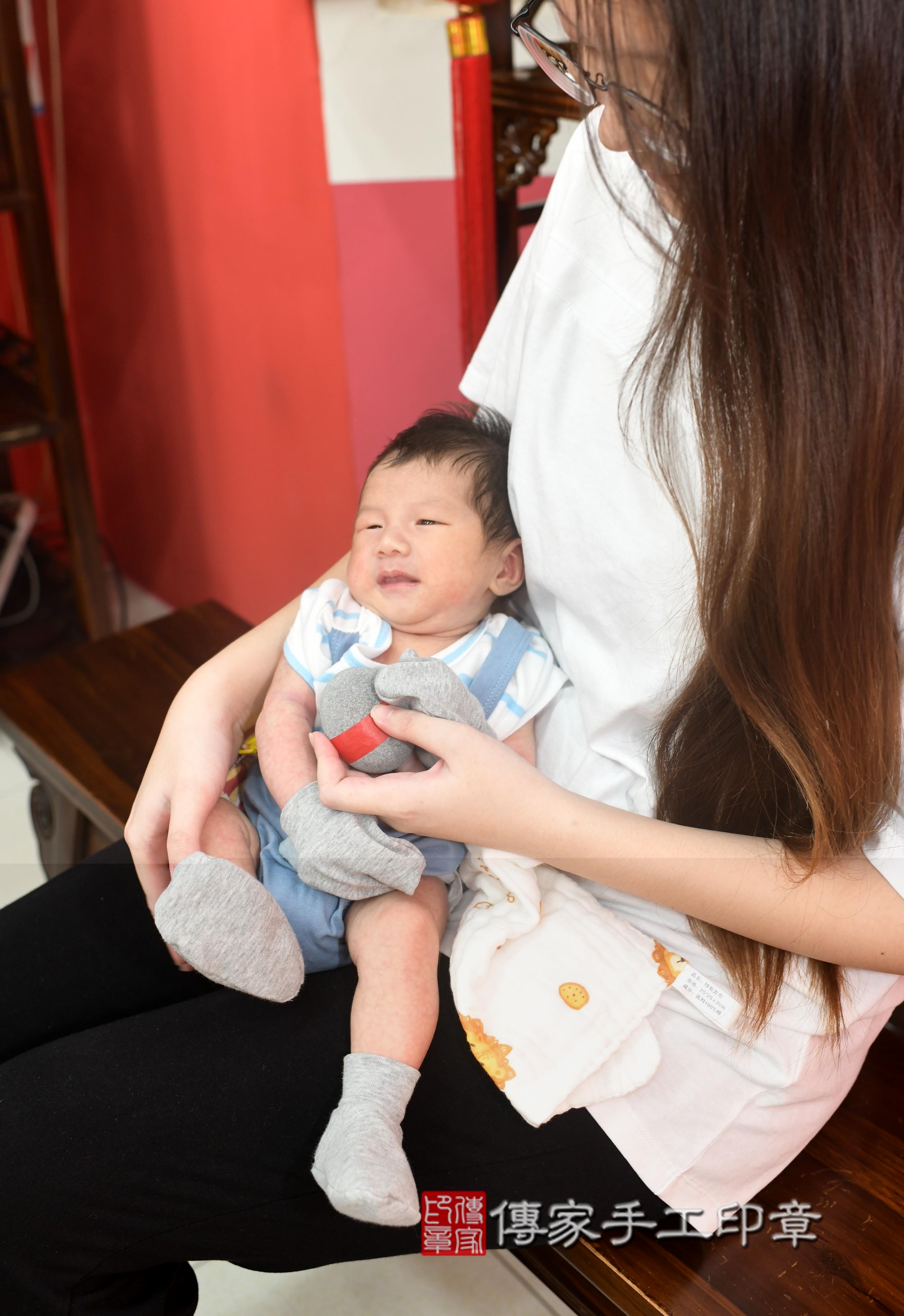 傳家手工印章高雄店、抓周、度脺、中國風會場、傳家嬰兒古禮、吉祥話、抓周道具物品24種、拍照。抓周證書。寶寶抓周、滿周歲、生日快樂、祝福