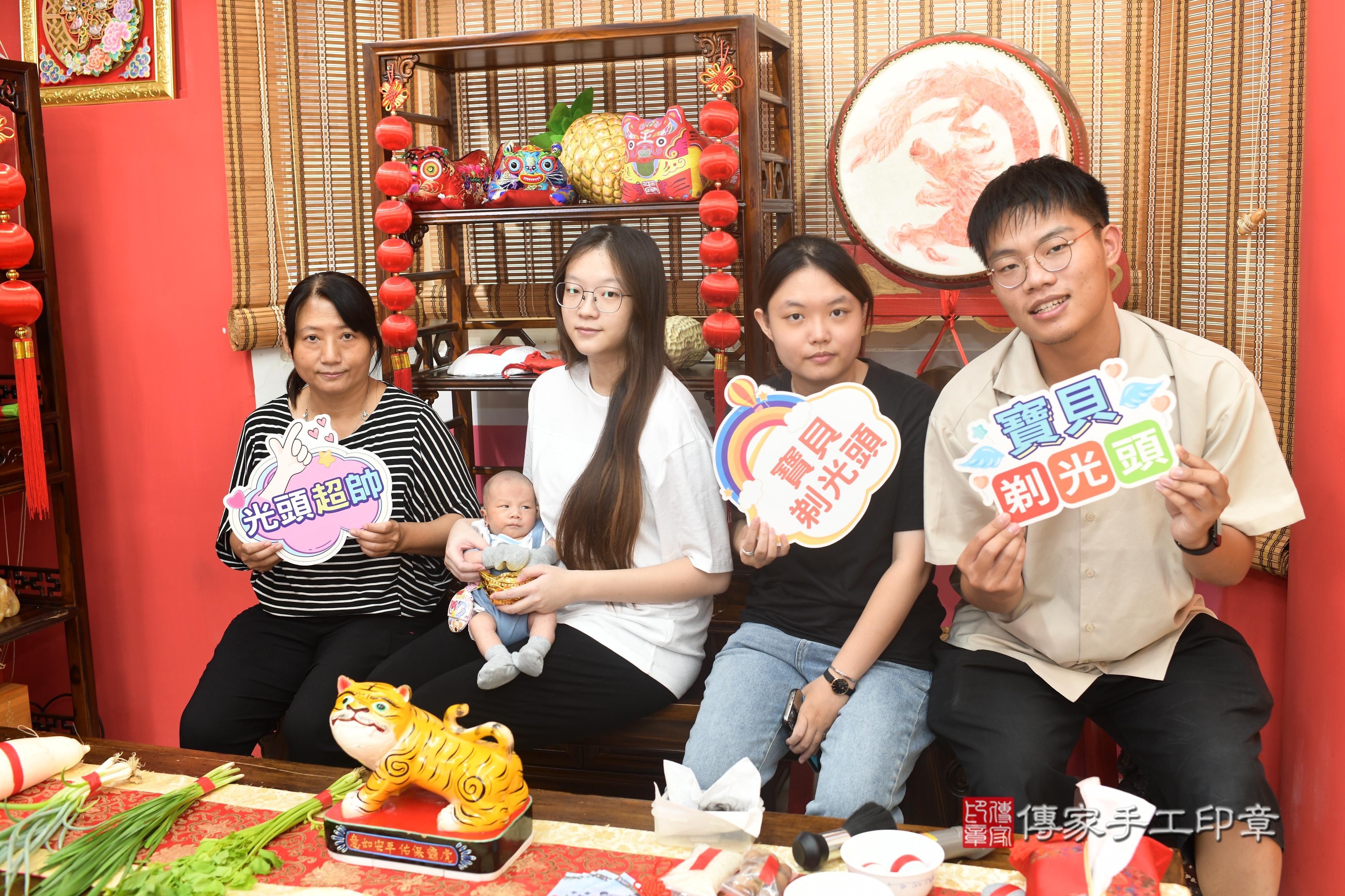 傳家手工印章高雄店、抓周、度脺、中國風會場、傳家嬰兒古禮、吉祥話、抓周道具物品24種、拍照。抓周證書。寶寶抓周、滿周歲、生日快樂、祝福