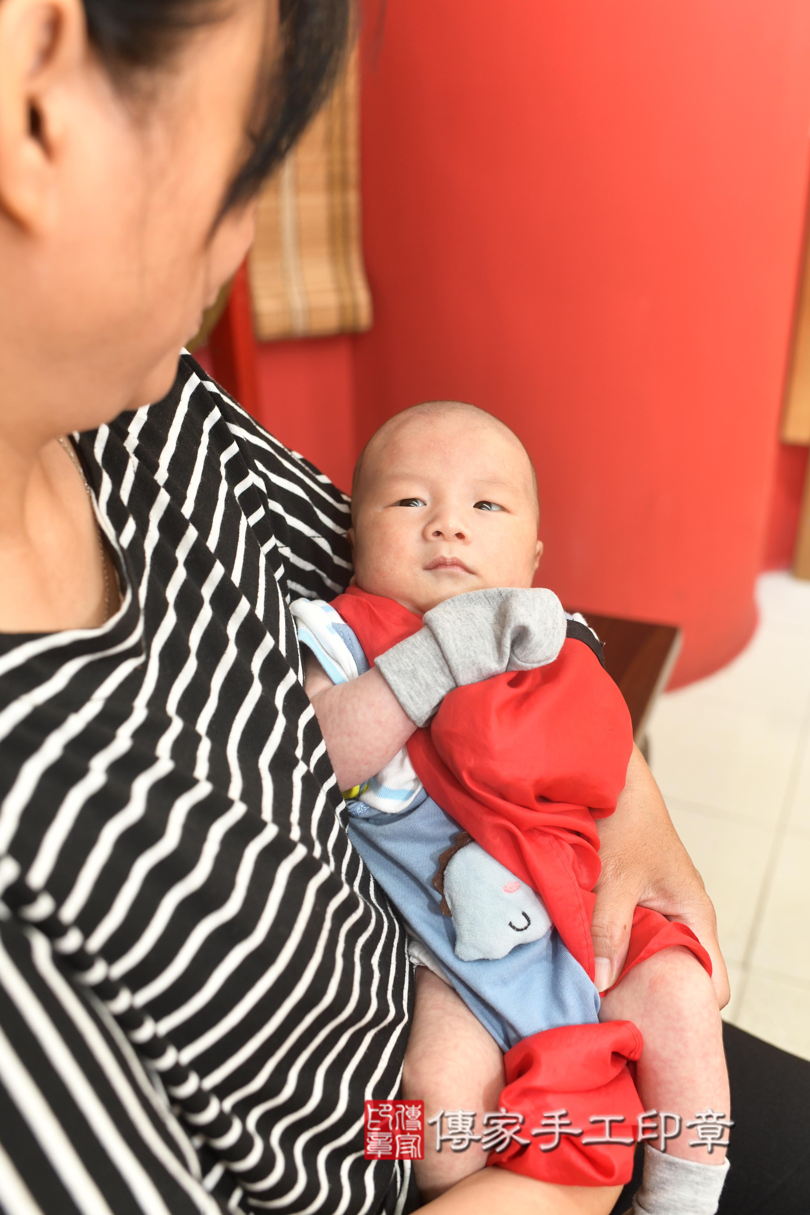 傳家手工印章高雄店、抓周、度脺、中國風會場、傳家嬰兒古禮、吉祥話、抓周道具物品24種、拍照。抓周證書。寶寶抓周、滿周歲、生日快樂、祝福