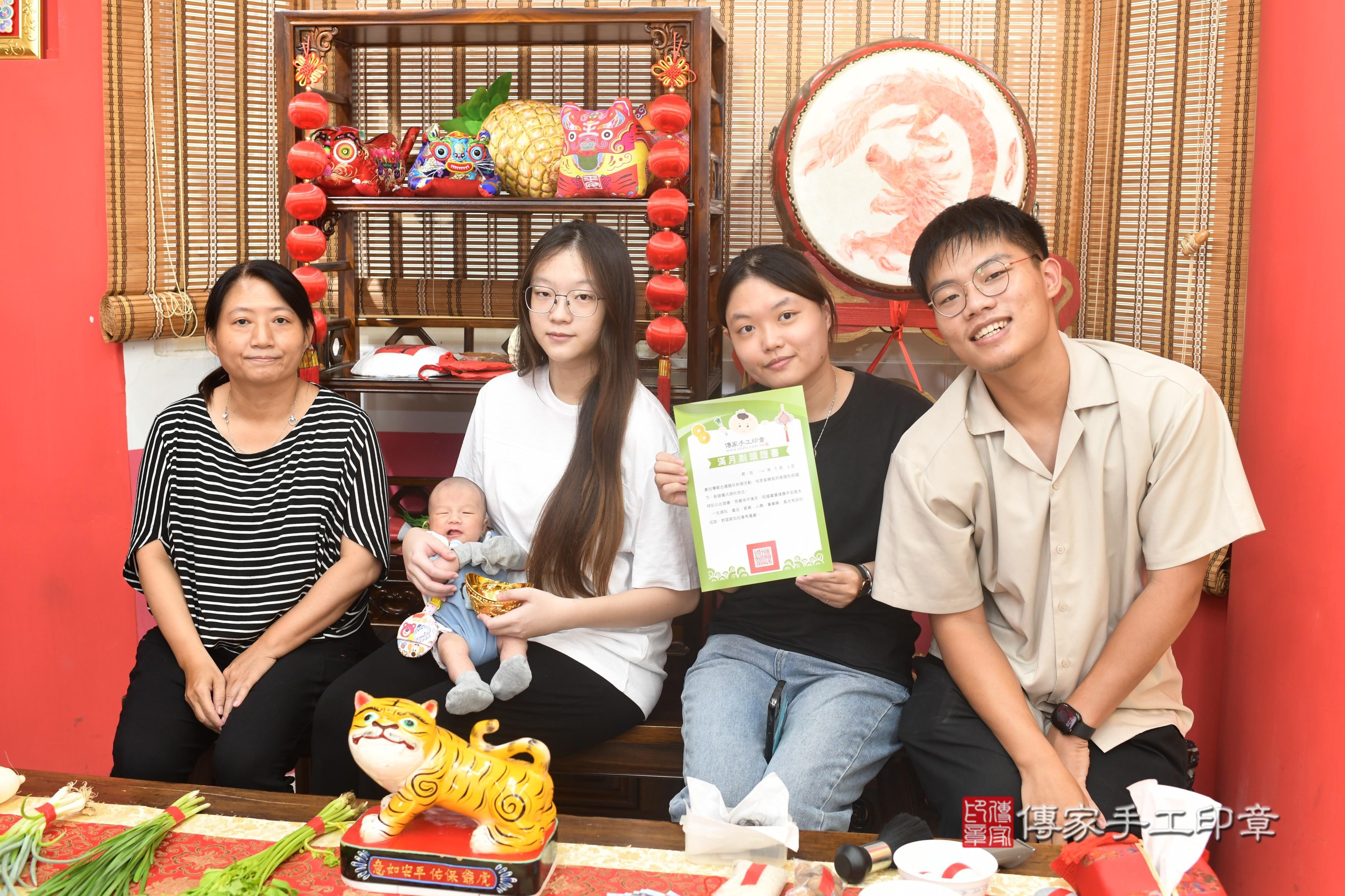 傳家手工印章高雄店、抓周、度脺、中國風會場、傳家嬰兒古禮、吉祥話、抓周道具物品24種、拍照。抓周證書。寶寶抓周、滿周歲、生日快樂、祝福