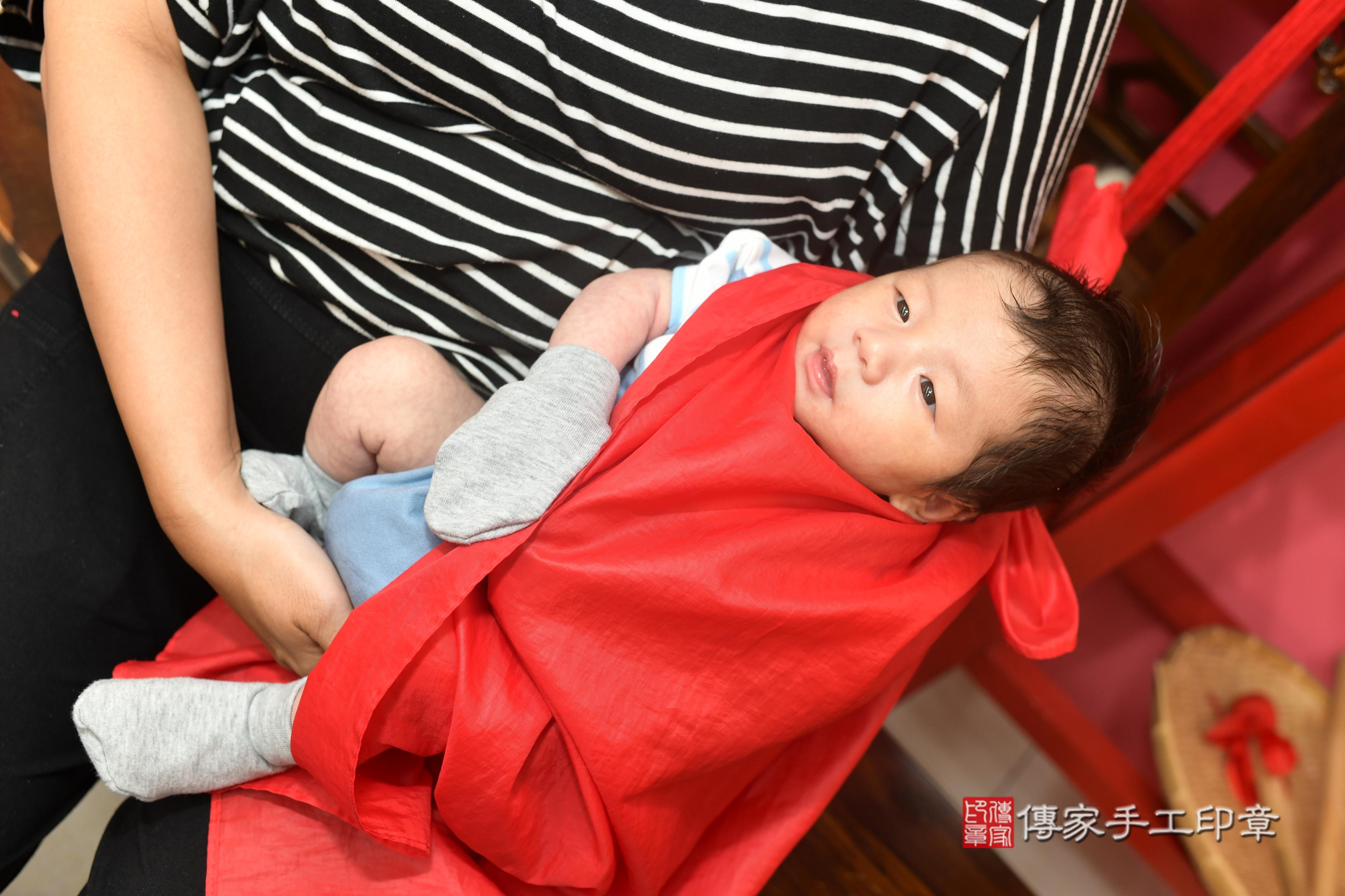 傳家手工印章高雄店、抓周、度脺、中國風會場、傳家嬰兒古禮、吉祥話、抓周道具物品24種、拍照。抓周證書。寶寶抓周、滿周歲、生日快樂、祝福