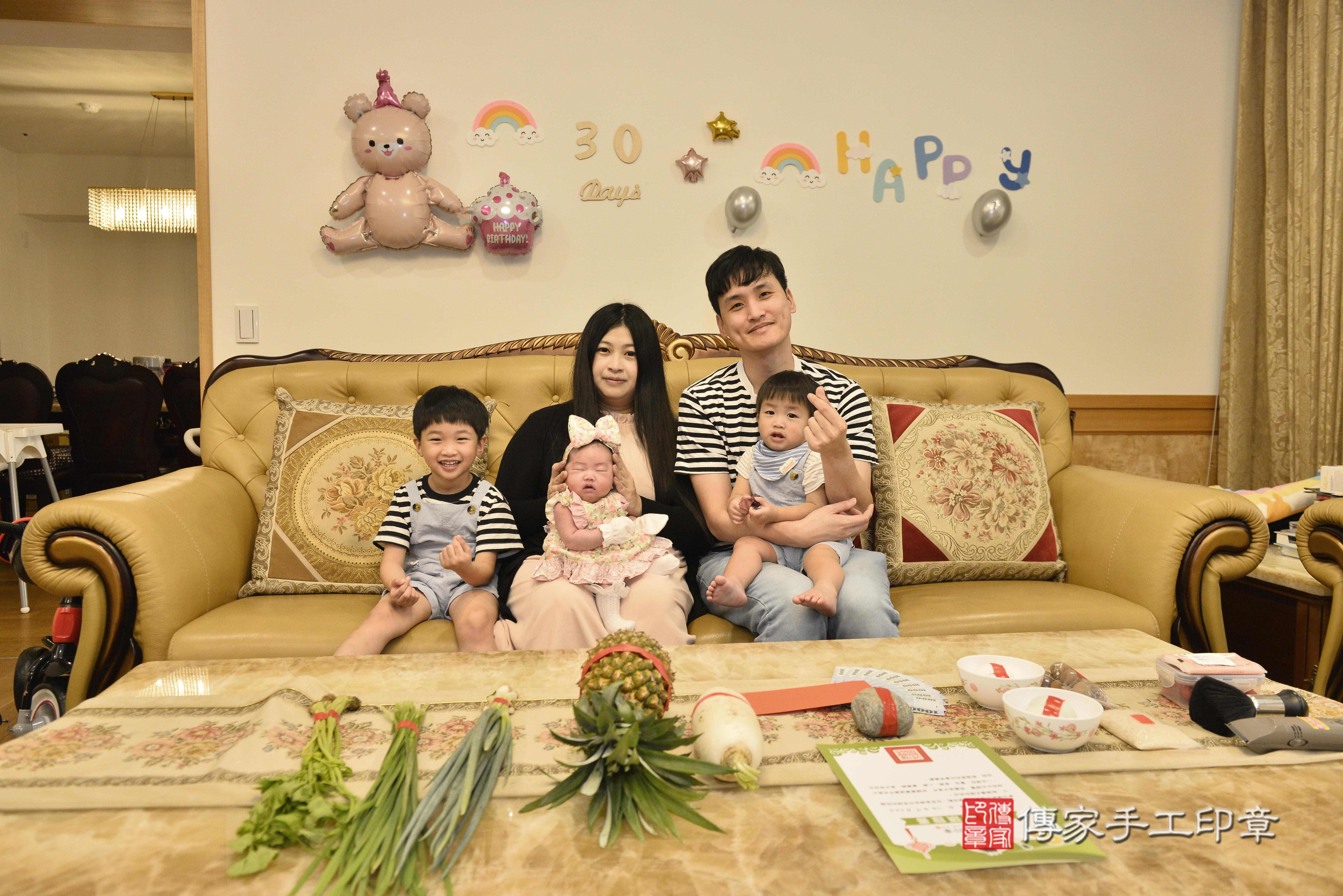 傳家手工印章高雄店、抓周、度脺、中國風會場、傳家嬰兒古禮、吉祥話、抓周道具物品24種、拍照。抓周證書。寶寶抓周、滿周歲、生日快樂、祝福 傳家手工印章高雄店、抓周、度脺、中國風會場、傳家嬰兒古禮、吉祥話、抓周道具物品24種、拍照。抓周證書。寶寶抓周、滿周歲、生日快樂、祝福