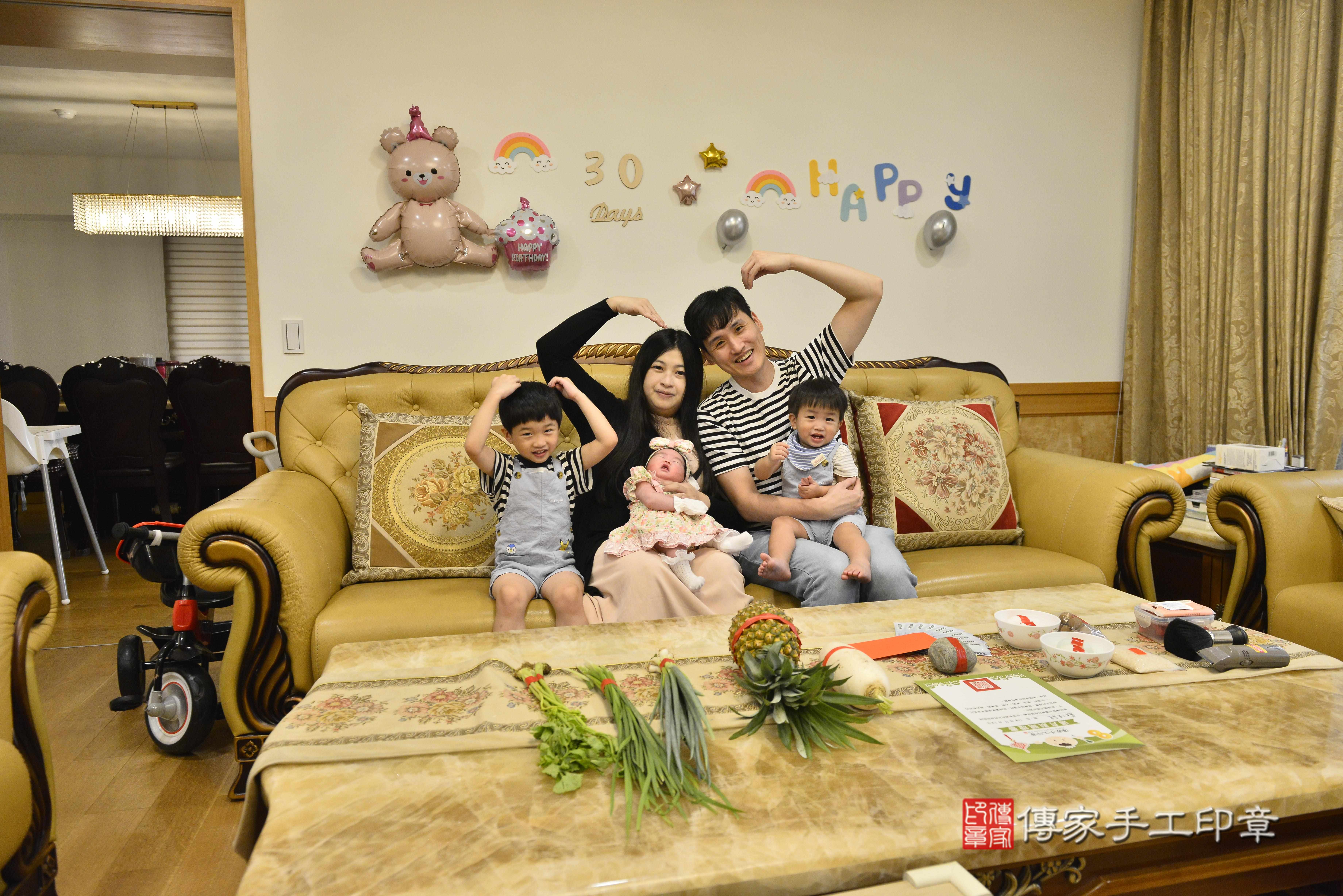 傳家手工印章高雄店、抓周、度脺、中國風會場、傳家嬰兒古禮、吉祥話、抓周道具物品24種、拍照。抓周證書。寶寶抓周、滿周歲、生日快樂、祝福 傳家手工印章高雄店、抓周、度脺、中國風會場、傳家嬰兒古禮、吉祥話、抓周道具物品24種、拍照。抓周證書。寶寶抓周、滿周歲、生日快樂、祝福