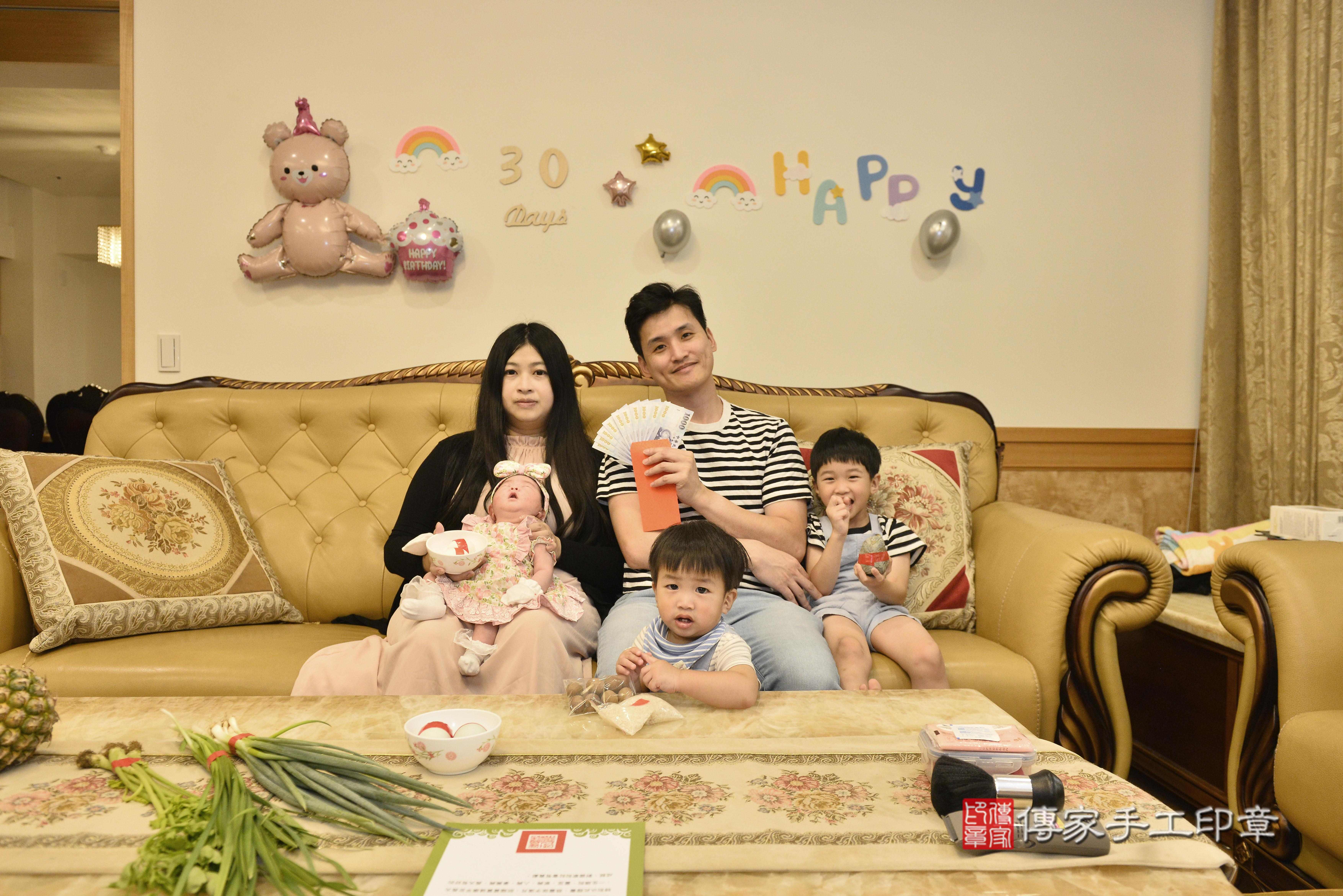 傳家手工印章高雄店、抓周、度脺、中國風會場、傳家嬰兒古禮、吉祥話、抓周道具物品24種、拍照。抓周證書。寶寶抓周、滿周歲、生日快樂、祝福 傳家手工印章高雄店、抓周、度脺、中國風會場、傳家嬰兒古禮、吉祥話、抓周道具物品24種、拍照。抓周證書。寶寶抓周、滿周歲、生日快樂、祝福