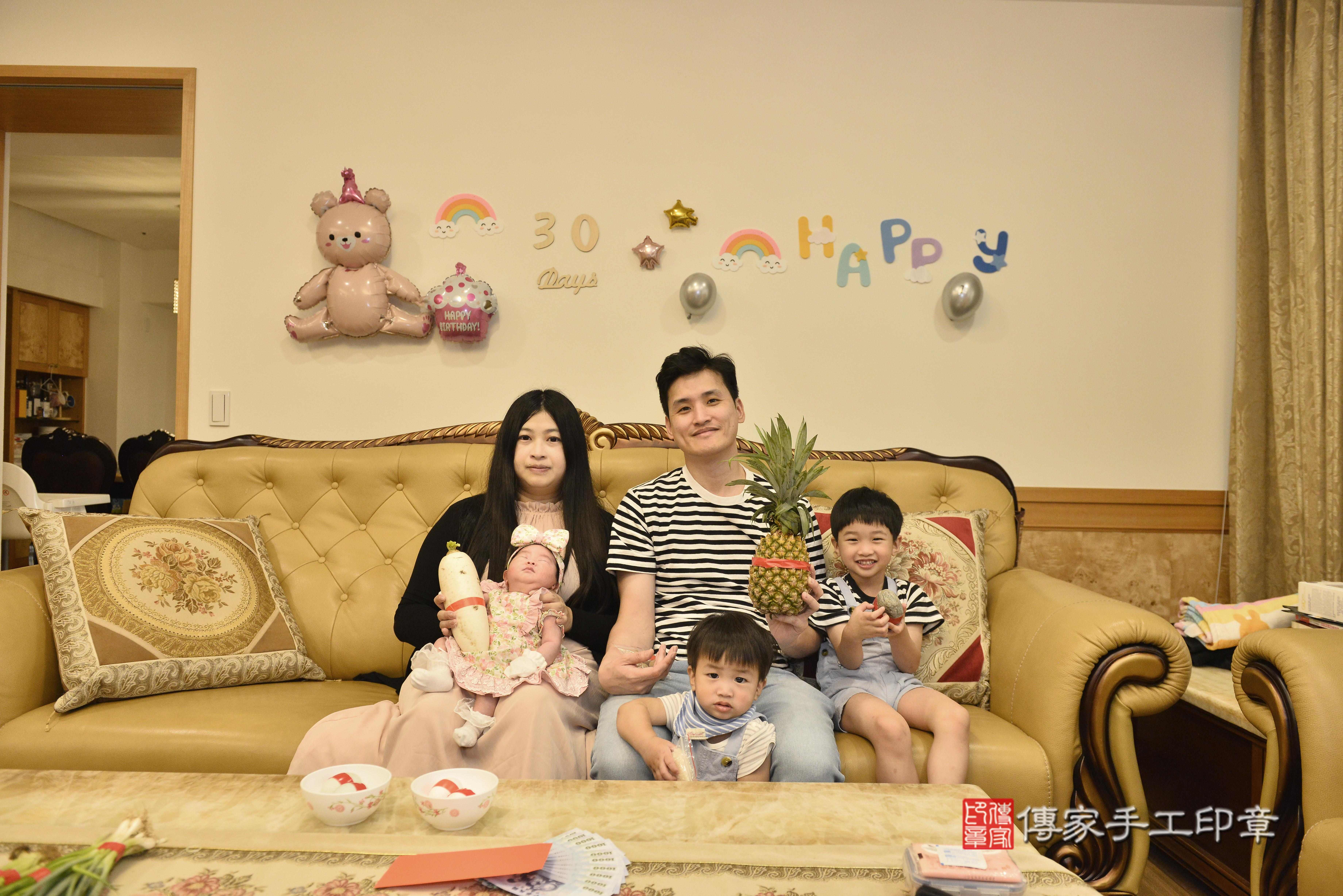 傳家手工印章高雄店、抓周、度脺、中國風會場、傳家嬰兒古禮、吉祥話、抓周道具物品24種、拍照。抓周證書。寶寶抓周、滿周歲、生日快樂、祝福 傳家手工印章高雄店、抓周、度脺、中國風會場、傳家嬰兒古禮、吉祥話、抓周道具物品24種、拍照。抓周證書。寶寶抓周、滿周歲、生日快樂、祝福