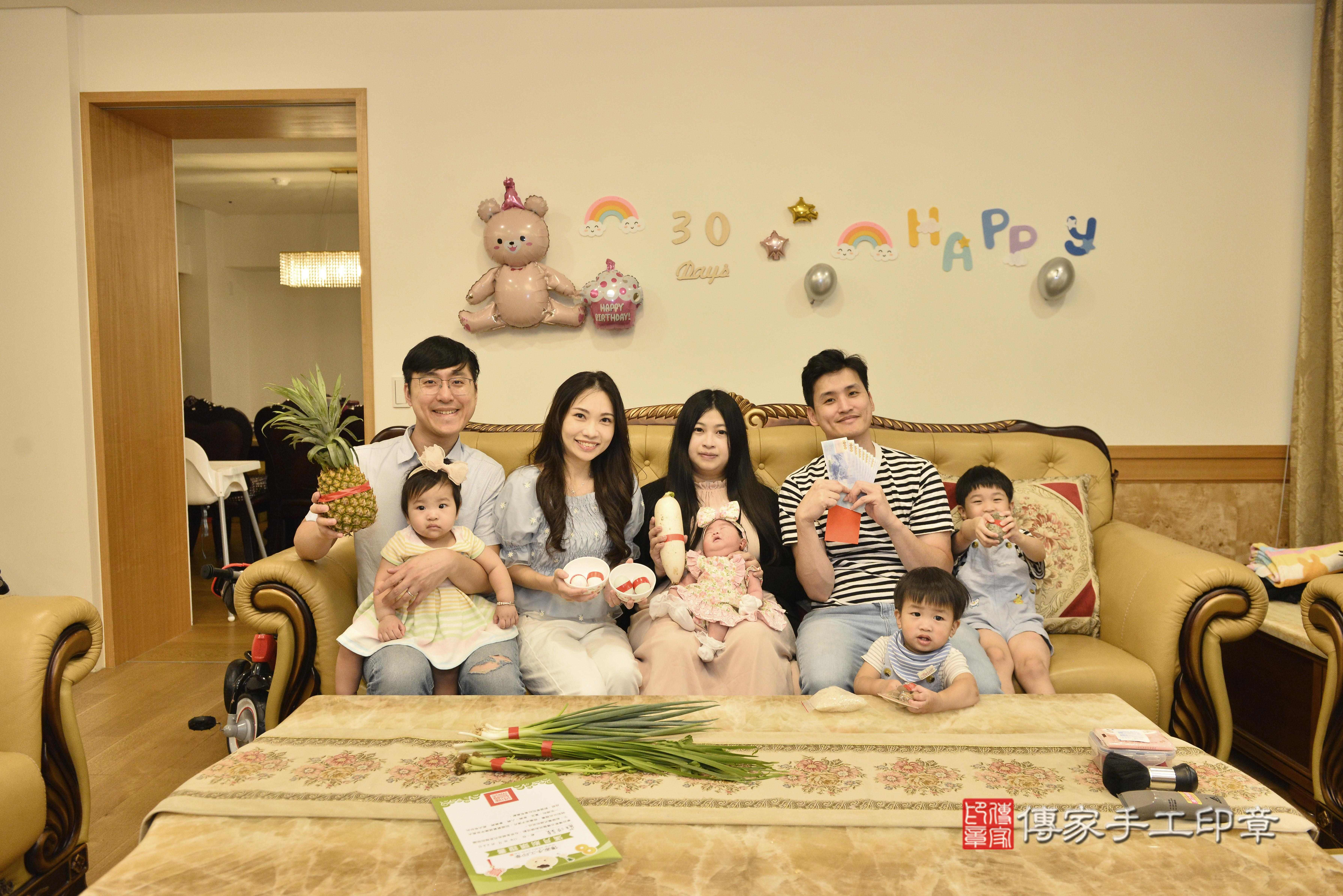 傳家手工印章高雄店、抓周、度脺、中國風會場、傳家嬰兒古禮、吉祥話、抓周道具物品24種、拍照。抓周證書。寶寶抓周、滿周歲、生日快樂、祝福 傳家手工印章高雄店、抓周、度脺、中國風會場、傳家嬰兒古禮、吉祥話、抓周道具物品24種、拍照。抓周證書。寶寶抓周、滿周歲、生日快樂、祝福