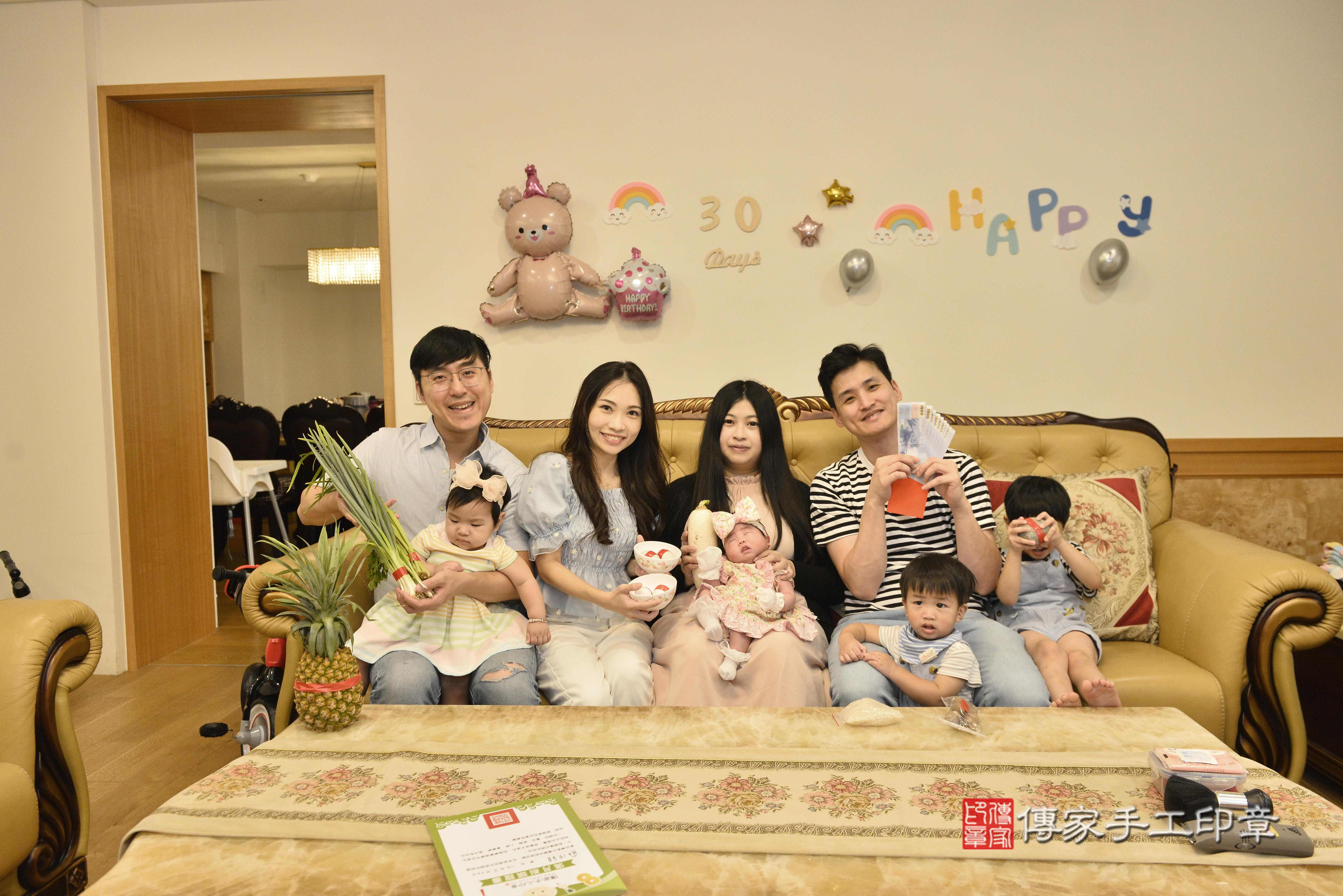 傳家手工印章高雄店、抓周、度脺、中國風會場、傳家嬰兒古禮、吉祥話、抓周道具物品24種、拍照。抓周證書。寶寶抓周、滿周歲、生日快樂、祝福 傳家手工印章高雄店、抓周、度脺、中國風會場、傳家嬰兒古禮、吉祥話、抓周道具物品24種、拍照。抓周證書。寶寶抓周、滿周歲、生日快樂、祝福