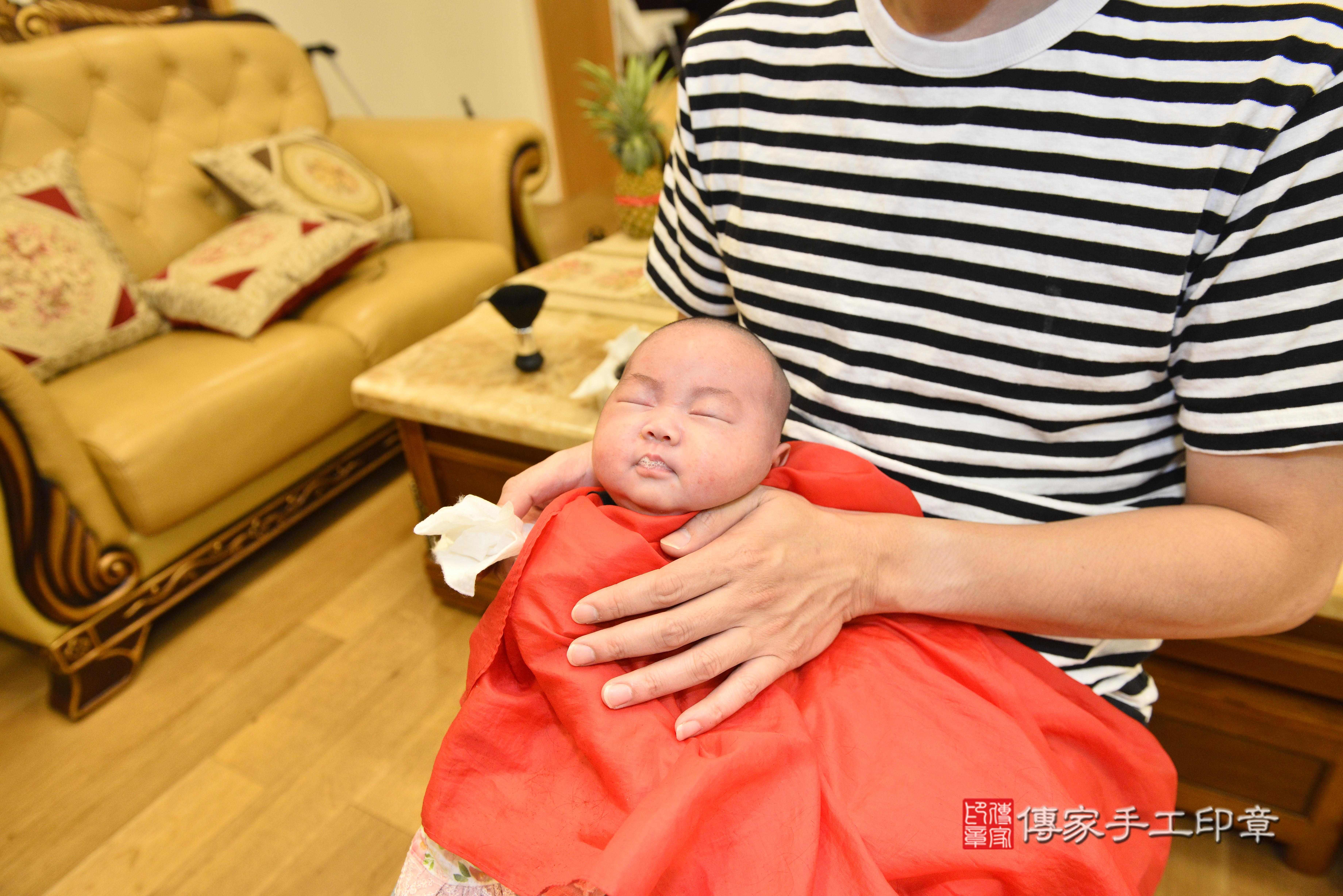 傳家手工印章高雄店、抓周、度脺、中國風會場、傳家嬰兒古禮、吉祥話、抓周道具物品24種、拍照。抓周證書。寶寶抓周、滿周歲、生日快樂、祝福 傳家手工印章高雄店、抓周、度脺、中國風會場、傳家嬰兒古禮、吉祥話、抓周道具物品24種、拍照。抓周證書。寶寶抓周、滿周歲、生日快樂、祝福