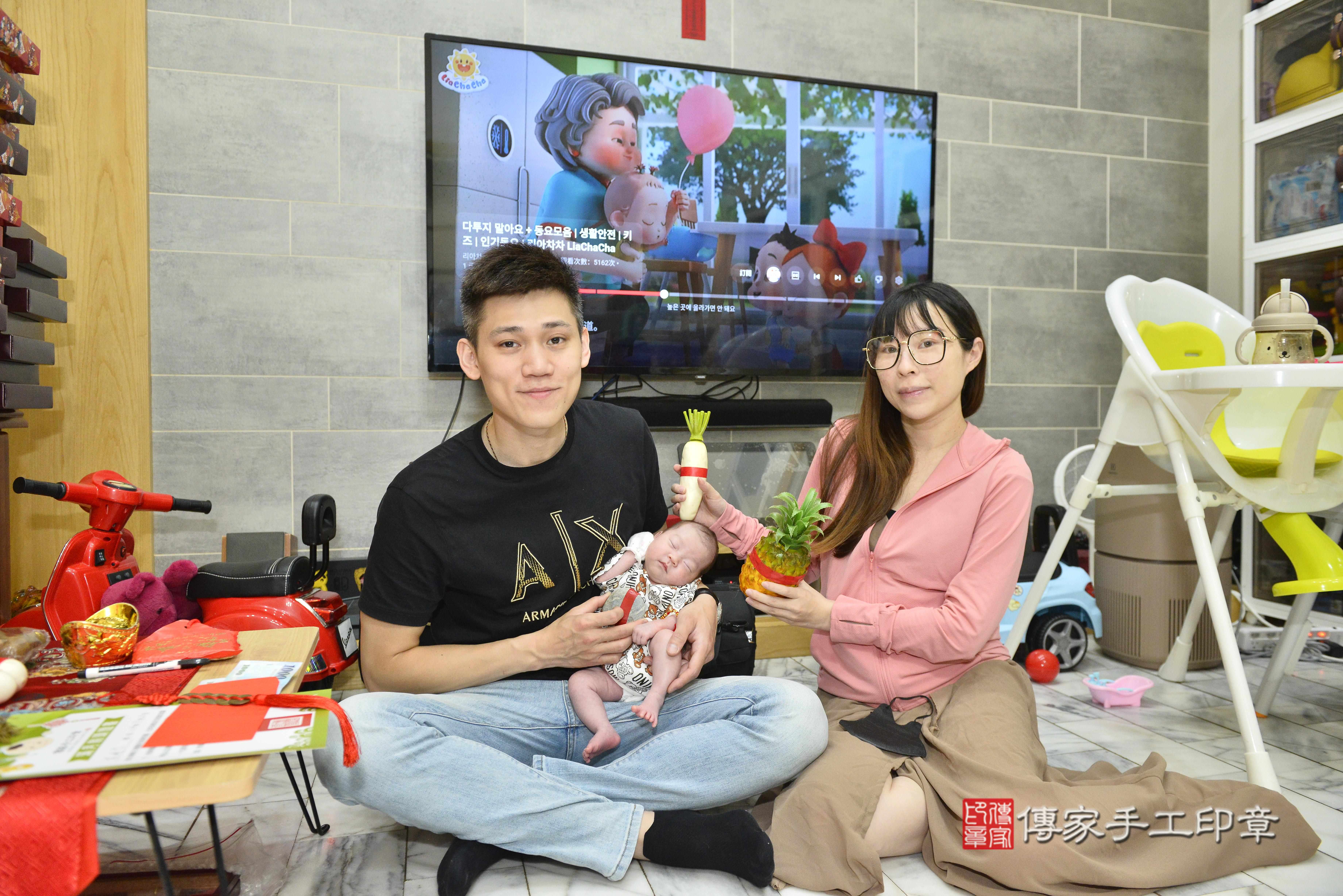 傳家手工印章高雄店、抓周、度脺、中國風會場、傳家嬰兒古禮、吉祥話、抓周道具物品24種、拍照。抓周證書。寶寶抓周、滿周歲、生日快樂、祝福