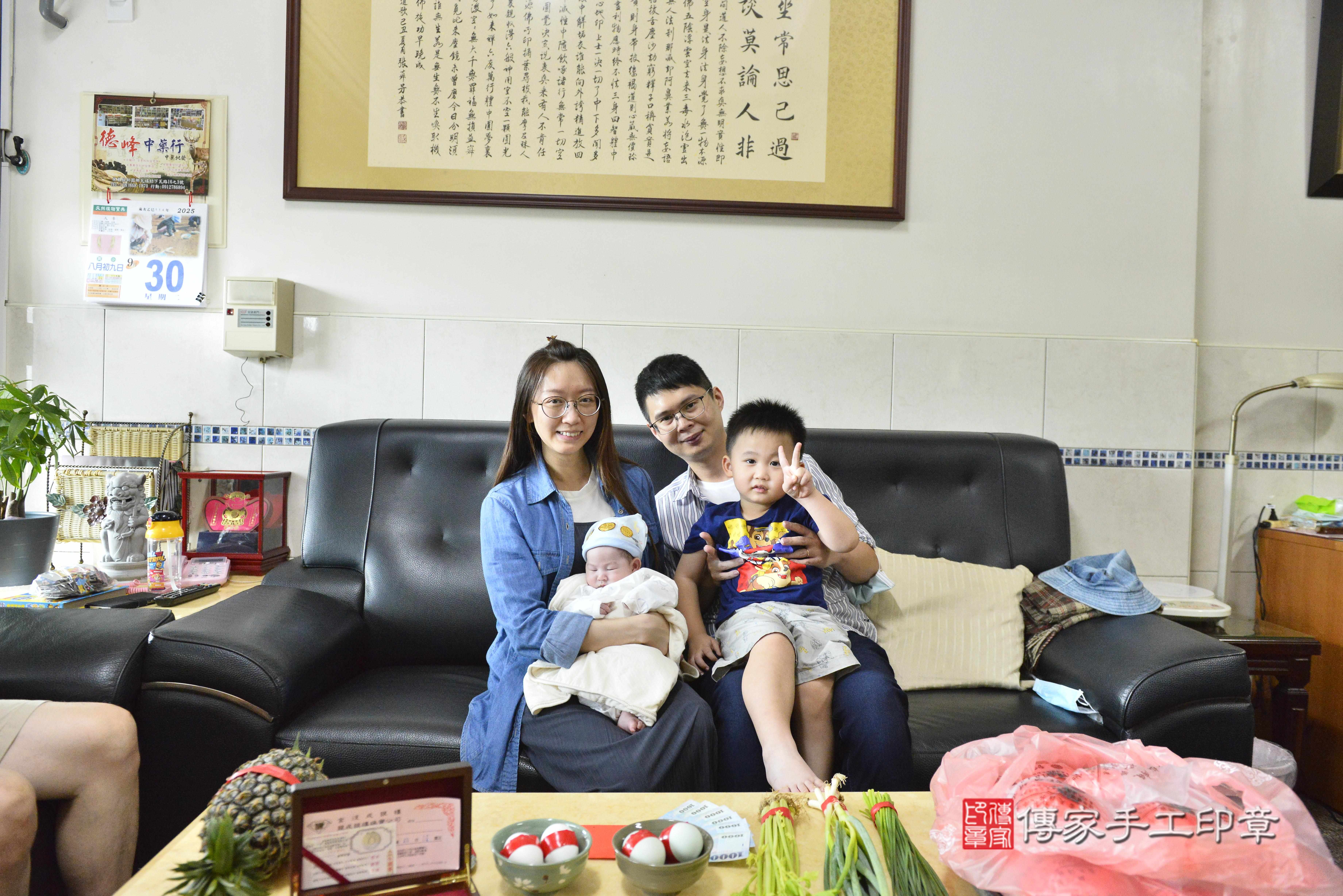 傳家手工印章高雄店、抓周、度脺、中國風會場、傳家嬰兒古禮、吉祥話、抓周道具物品24種、拍照。抓周證書。寶寶抓周、滿周歲、生日快樂、祝福