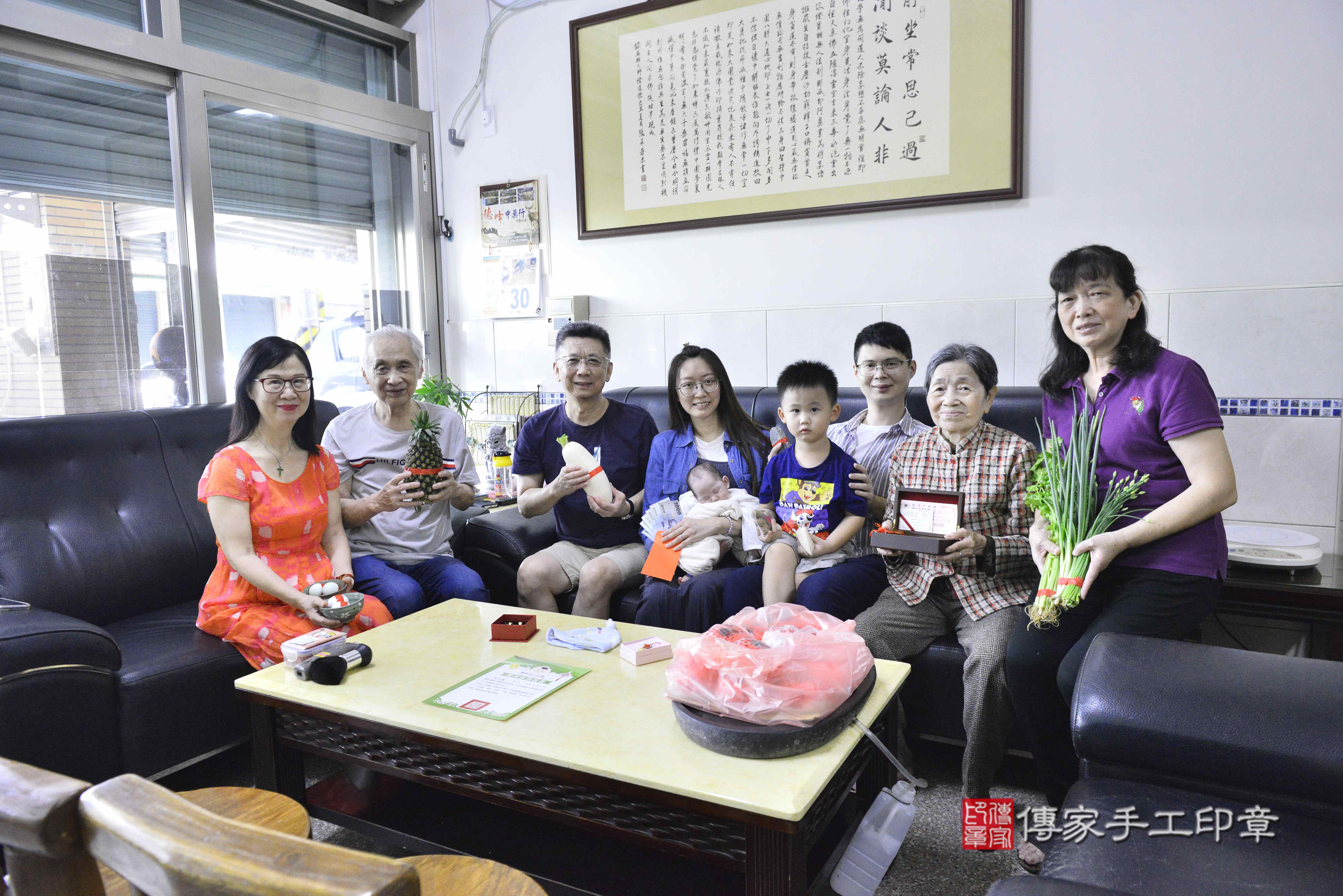 傳家手工印章高雄店、抓周、度脺、中國風會場、傳家嬰兒古禮、吉祥話、抓周道具物品24種、拍照。抓周證書。寶寶抓周、滿周歲、生日快樂、祝福